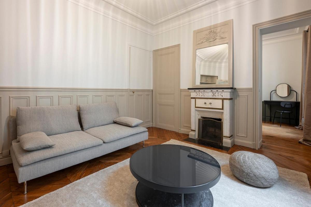 Apartment Elegant Et Spacieux Dans Le 8eme Paris