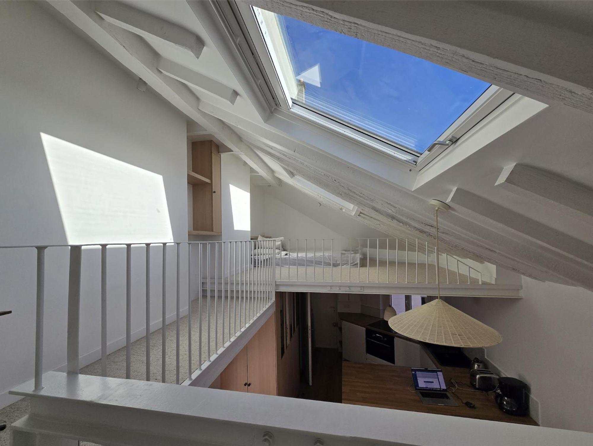 Duplex Plein Sud Refait A Neuf - 2eme - Vue Exceptionnelle Toits * Paris