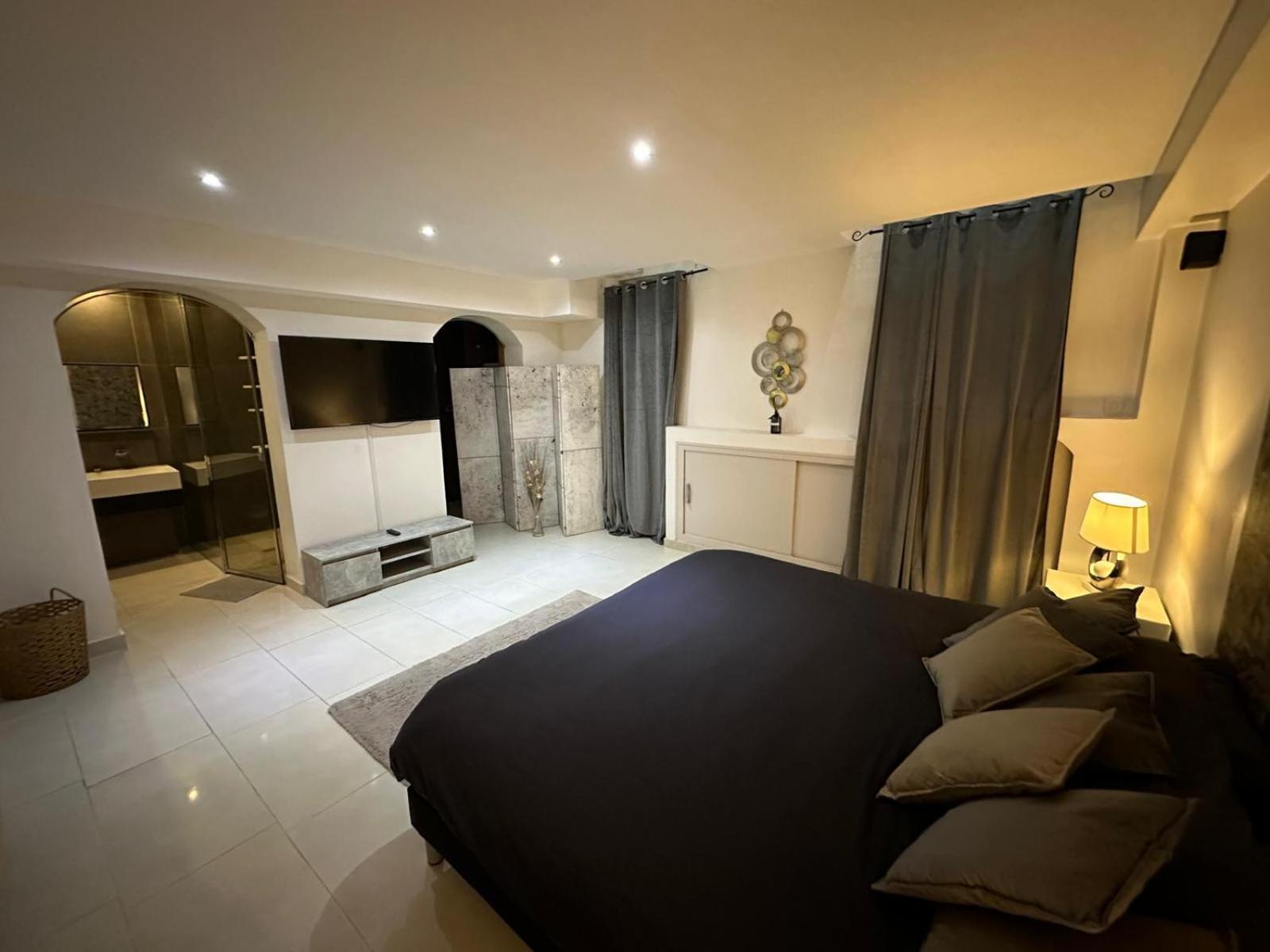 Les Champs Elysees-125m2 Modern And Spacious Apartment Paris