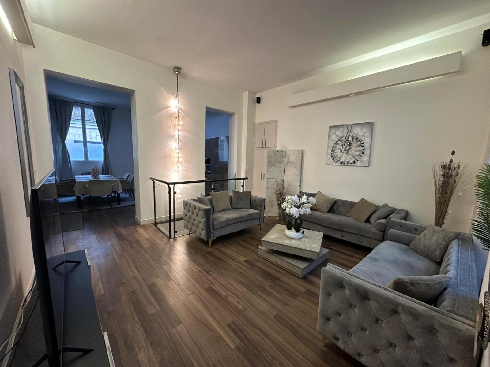 Apartment Les Champs Elysees-125m2 Modern And Spacious Paris