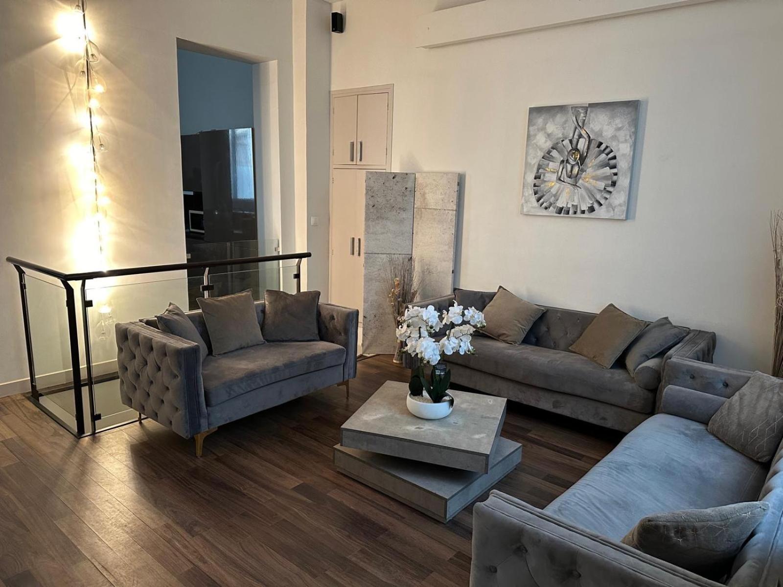 Les Champs Elysees-125m2 Modern And Spacious