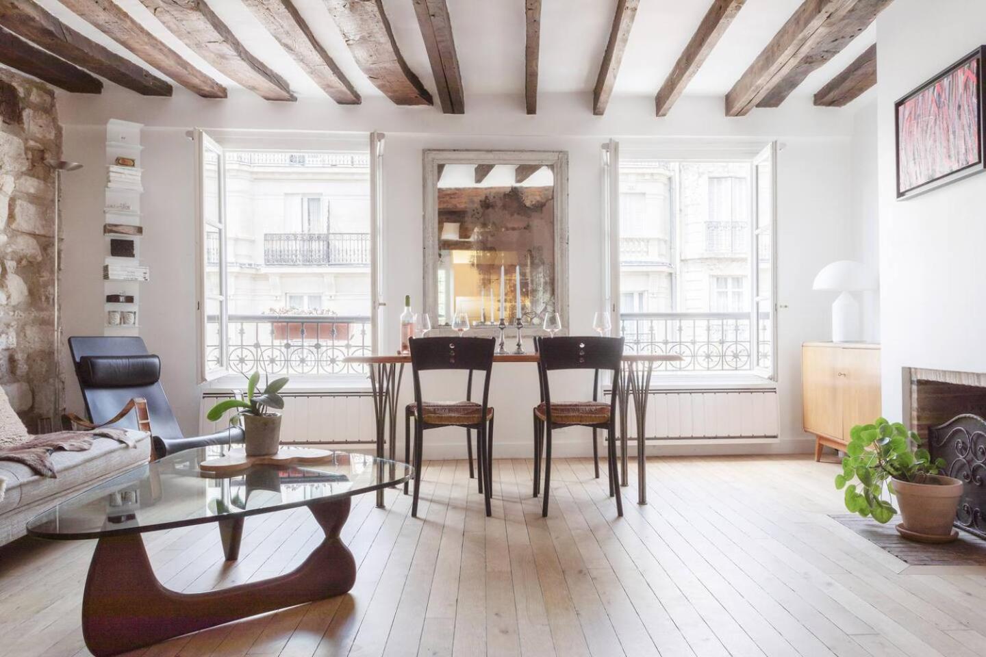 Notre-dame Stunning 2 Bedroom Air Conditioned Flat Apartment