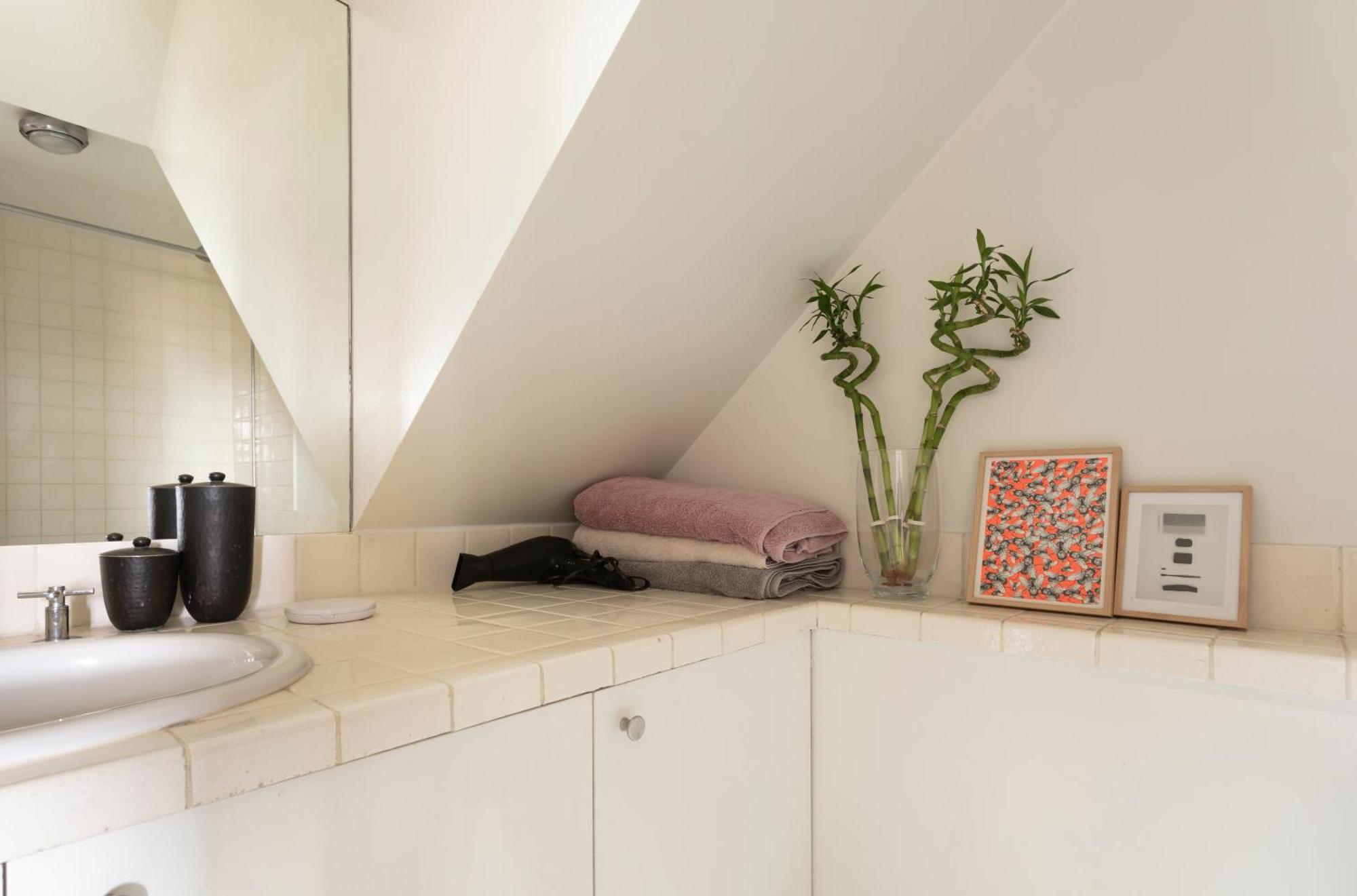 Notre-dame Stunning 2 Bedroom Air Conditioned Flat *