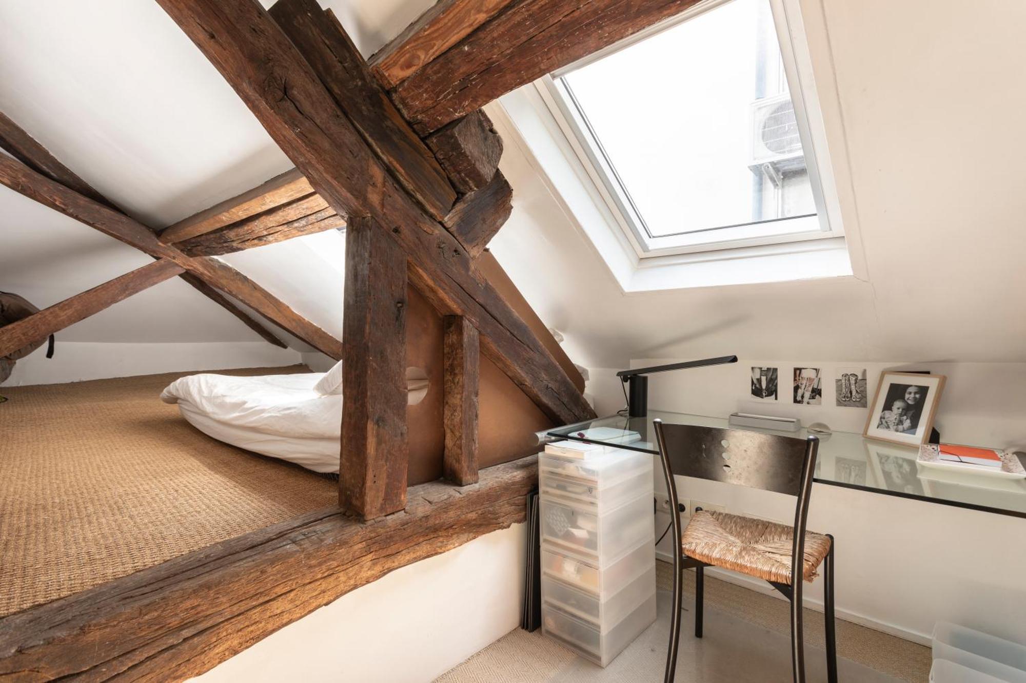 Notre-dame Stunning 2 Bedroom Air Conditioned Flat