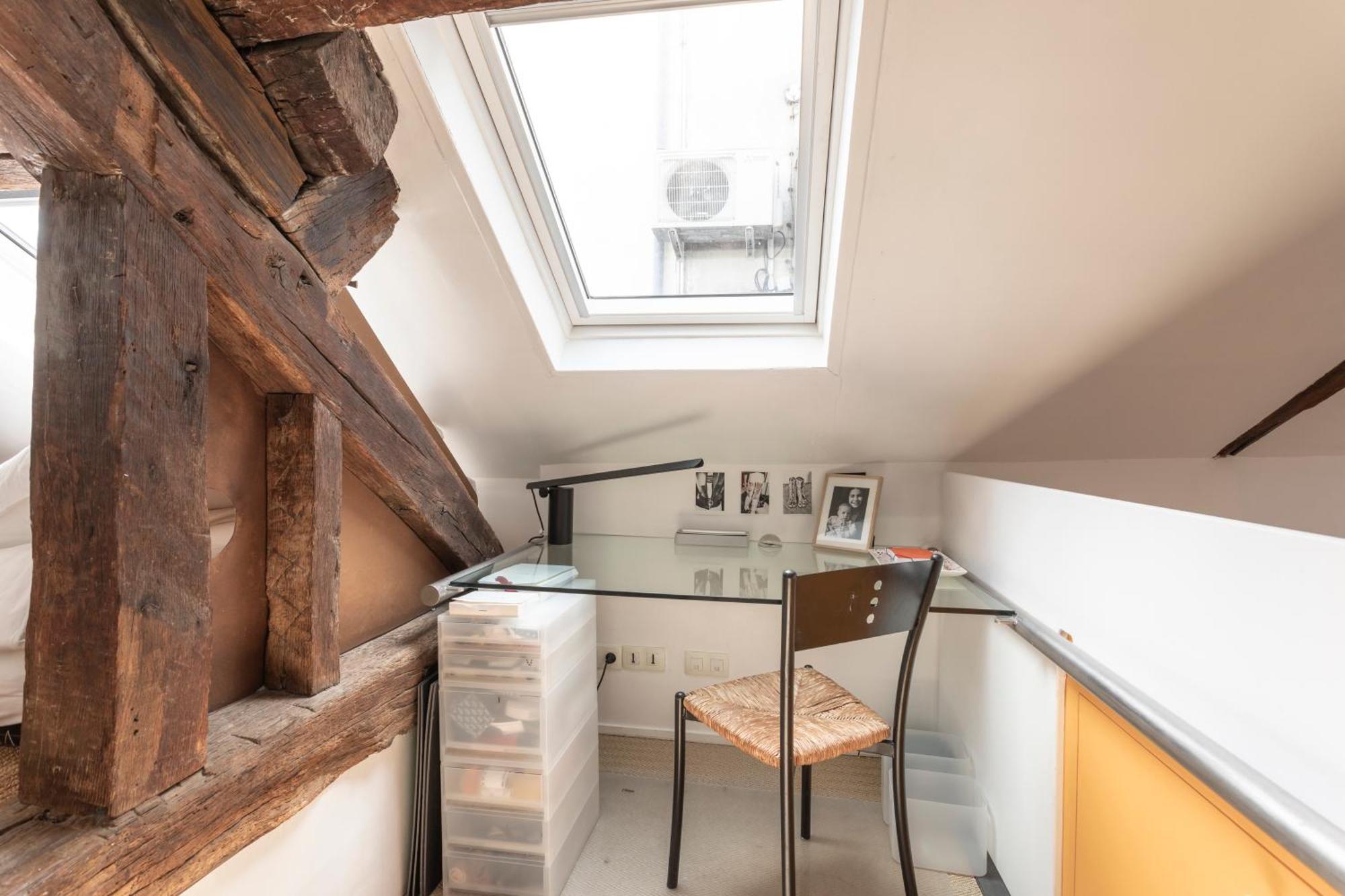 Notre-dame Stunning 2 Bedroom Air Conditioned Flat