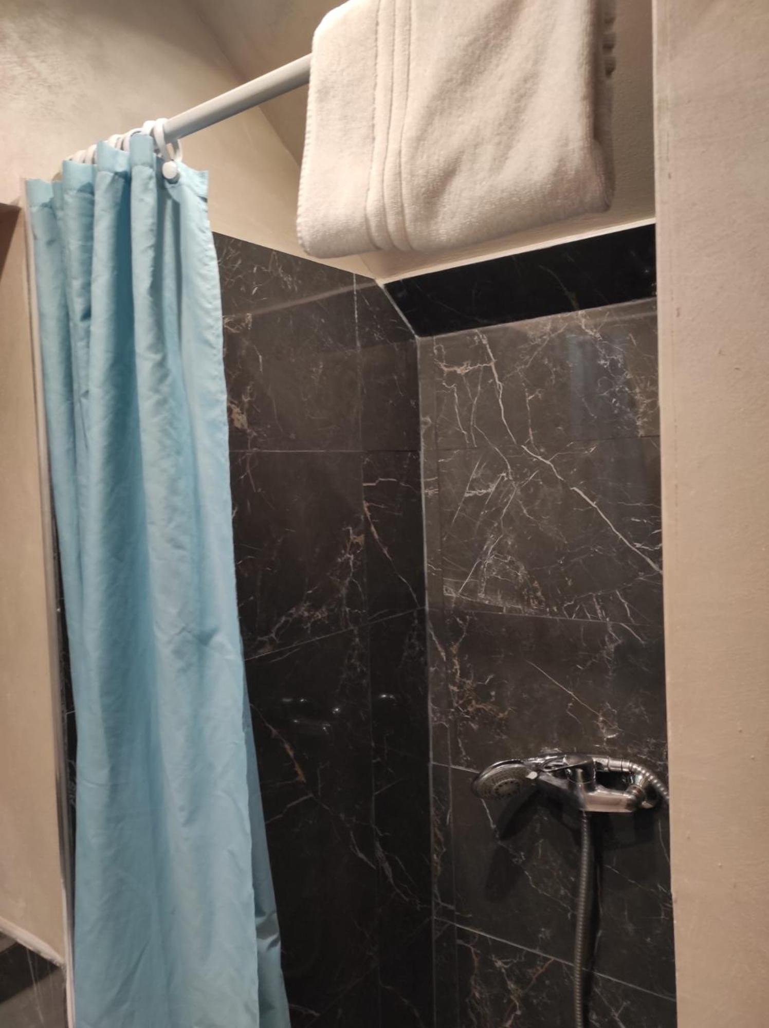 Hotel Clermont Montmartre Paris