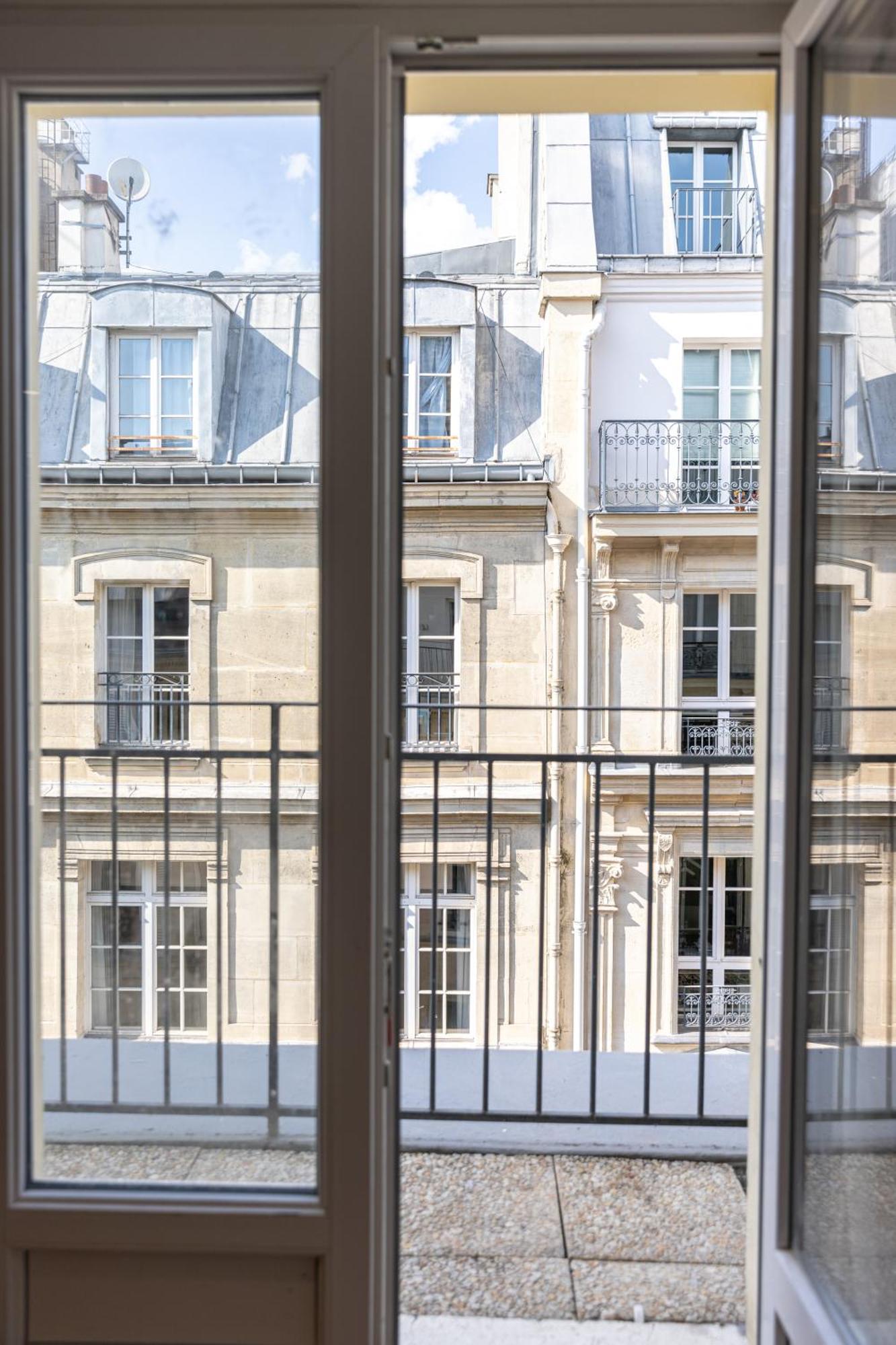 Leev Victoire Paris