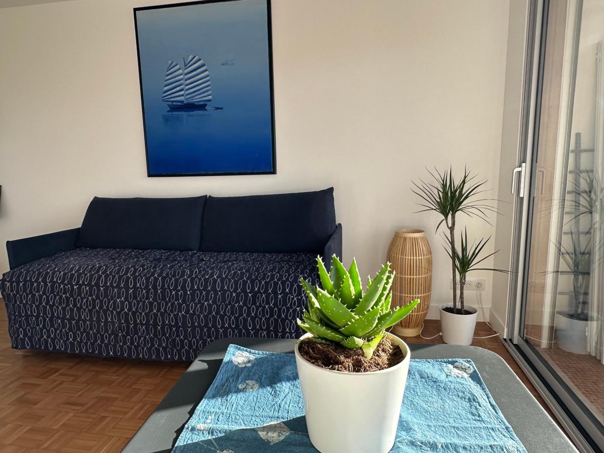 Mobility Lease- Sunny With Large Balcony, Park View At 15 Appartement Paris