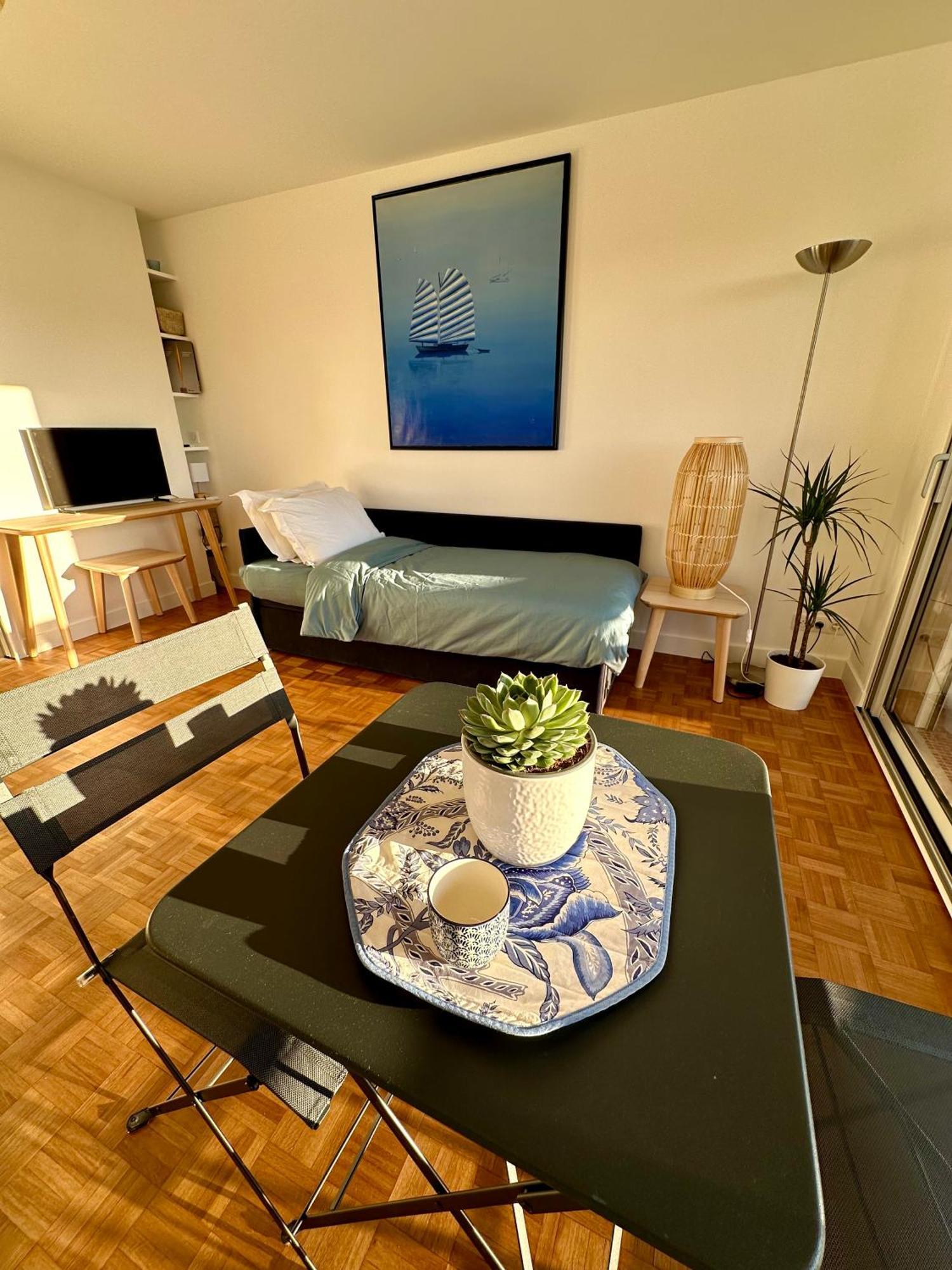 Appartement Mobility Lease- Sunny With Large Balcony, Park View At 15 Paris