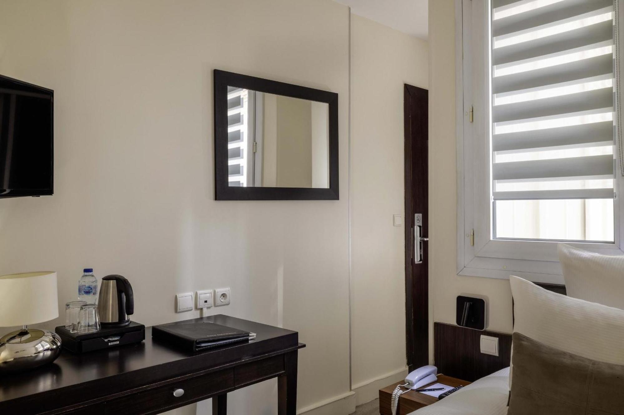 Elysees Bassano 4* Paris