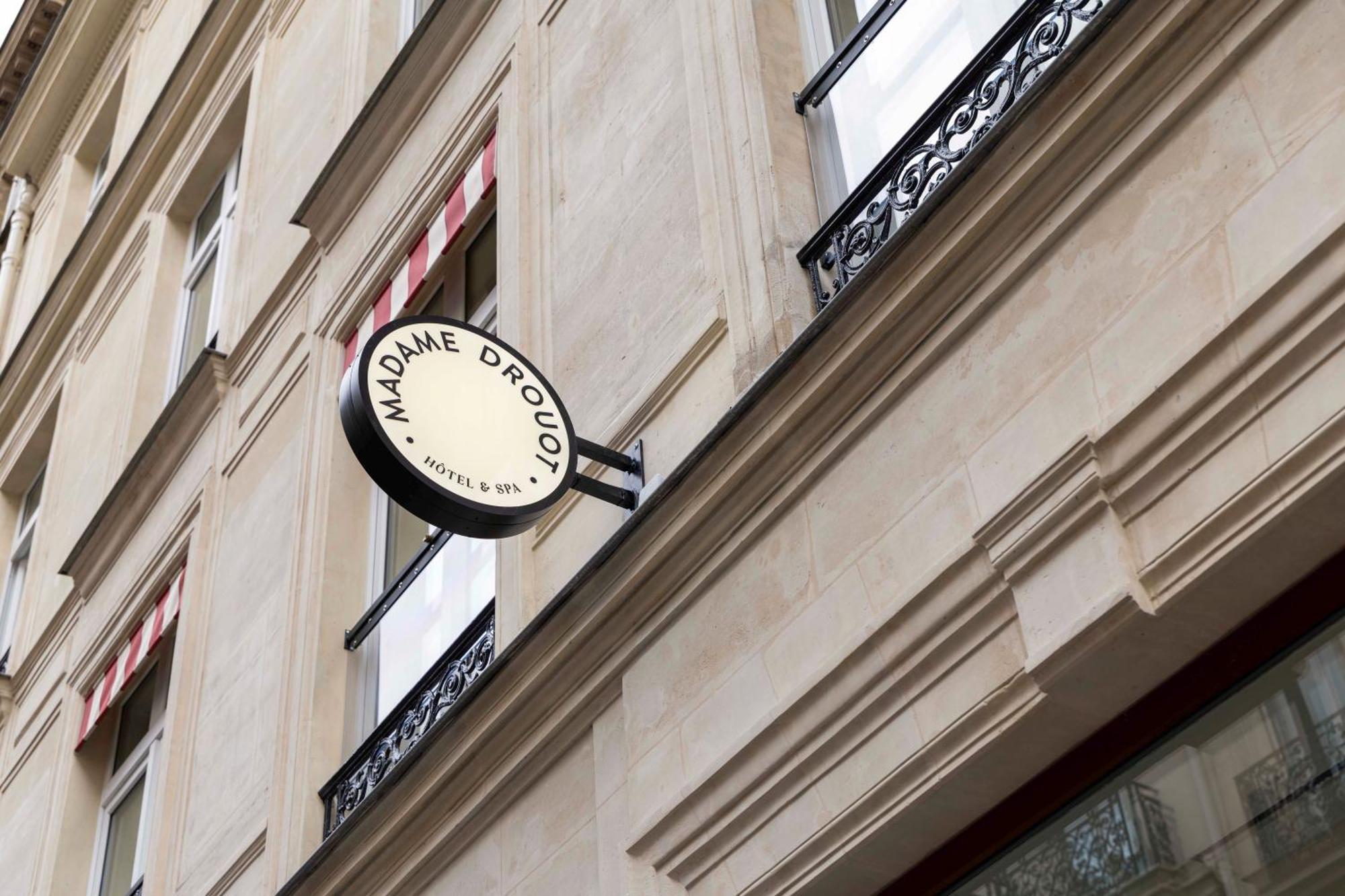 Madame Drouot & - Opera 4*