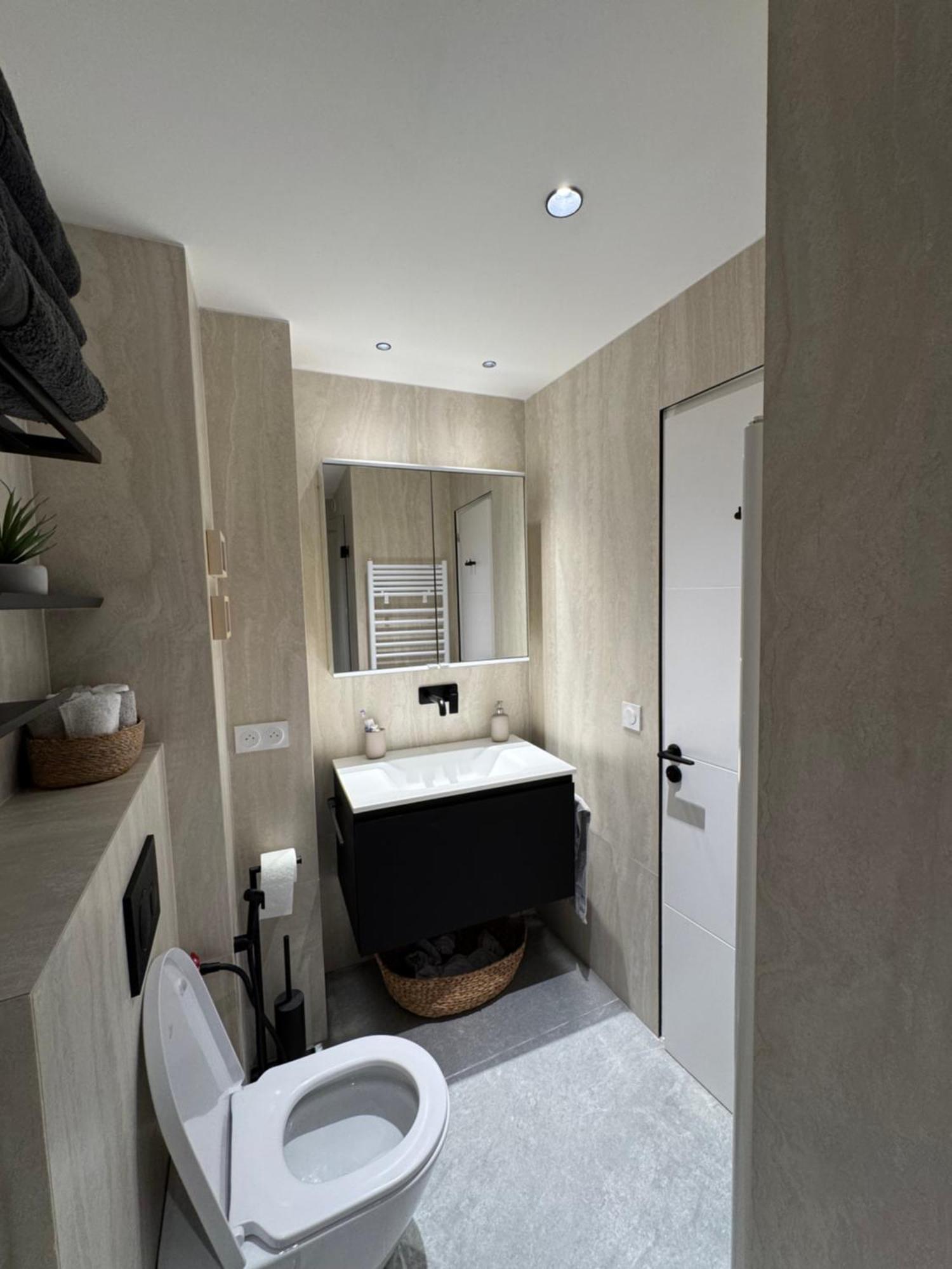 2 Bedroom Renovated In The Heart Of Appartement
