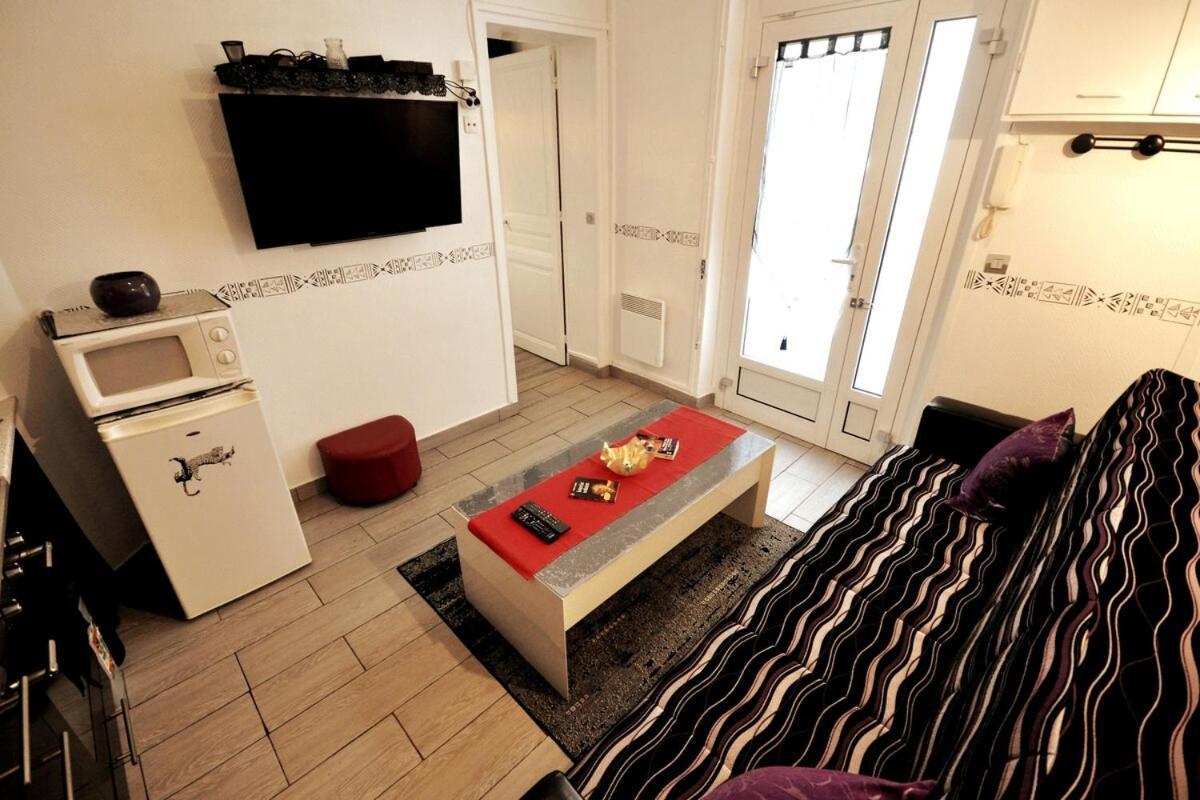Warm And Comfortable In Montmartre Apartment