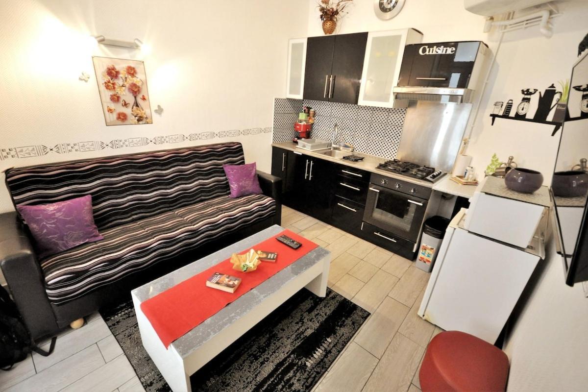 Apartment Warm And Comfortable In Montmartre Paris