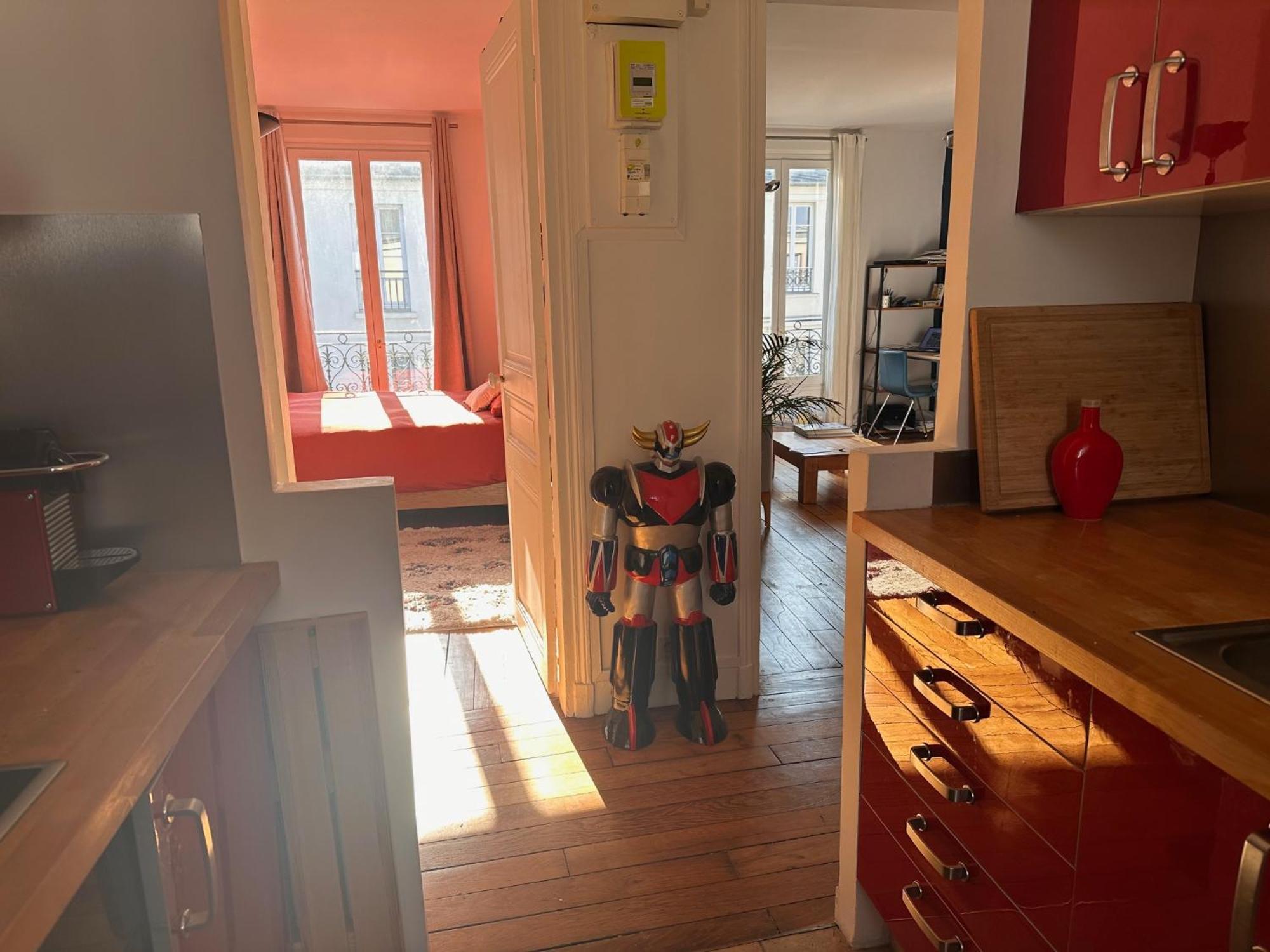 Quiet Hill Of Montmartre Apartment
