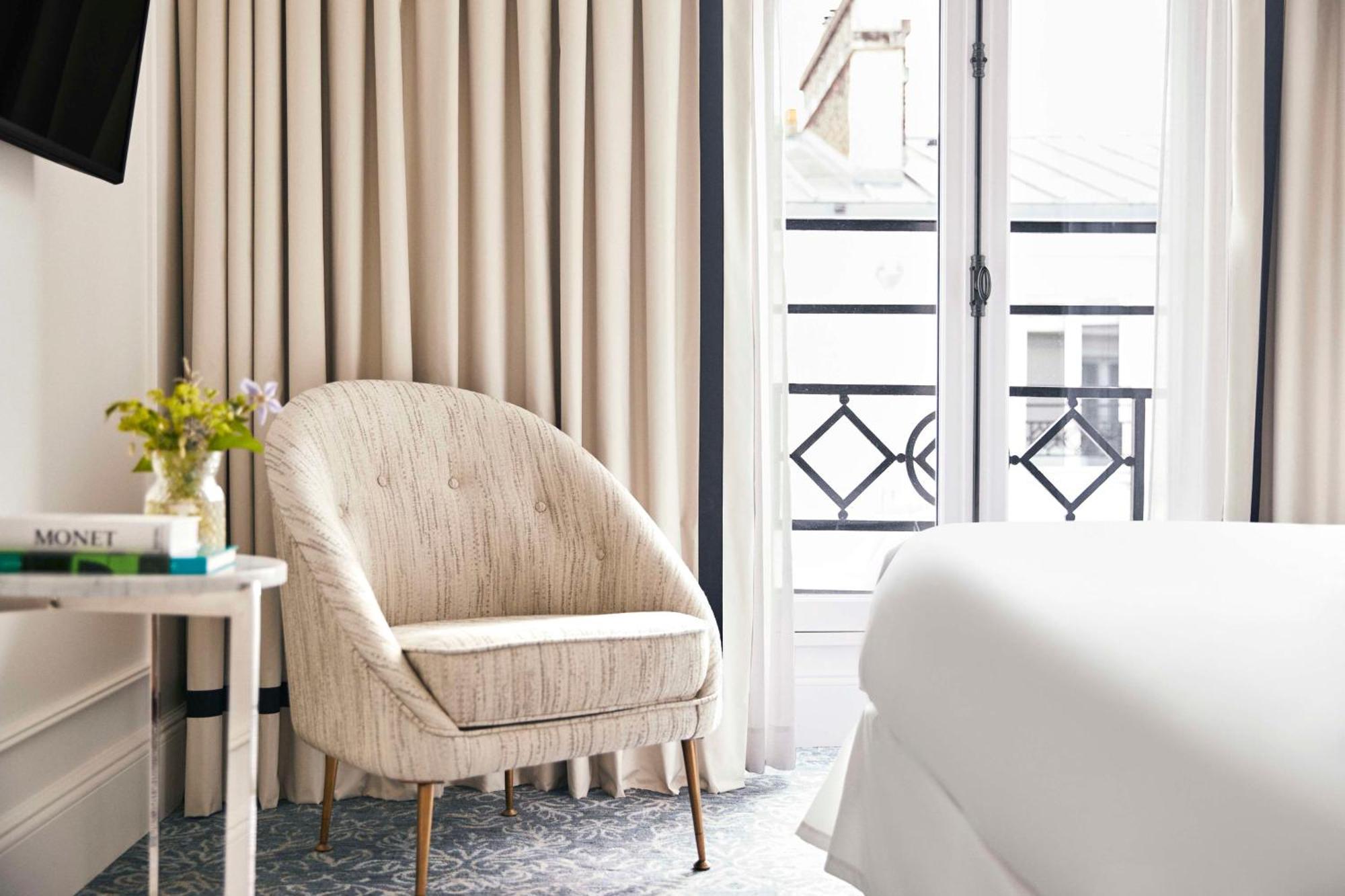Du Louvre, In The Unbound Collection By Hyatt