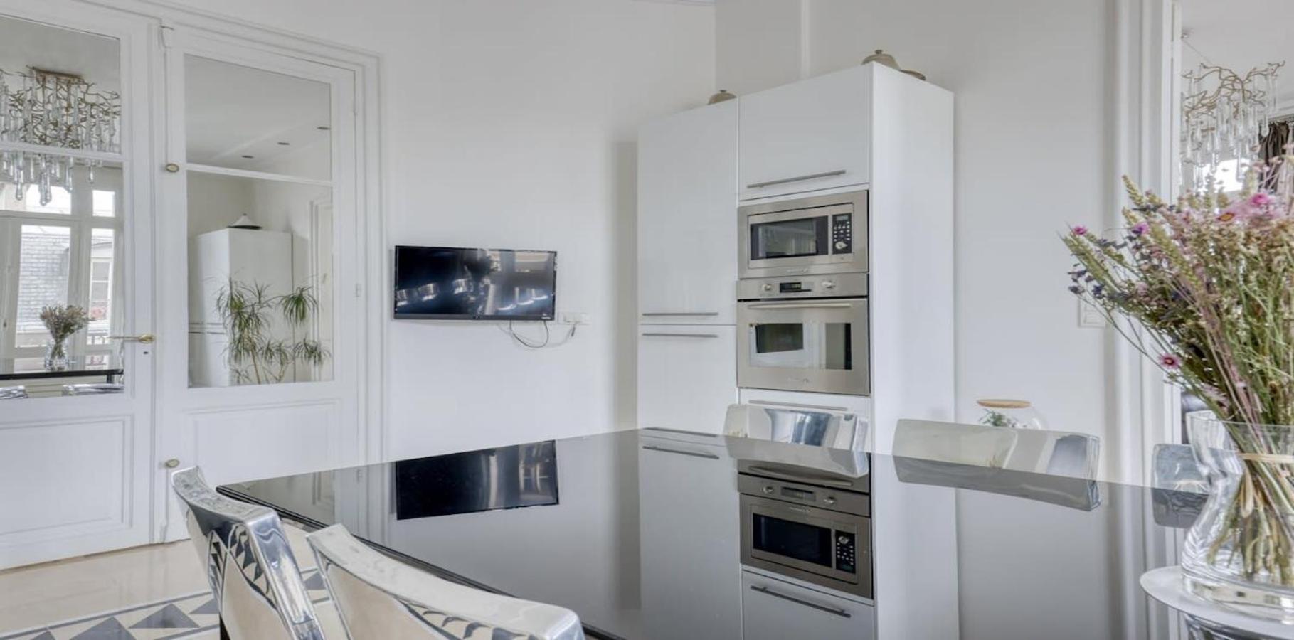 Apartment Renovated, Amazing & Huge Flat Of 200 Sqm 16 *