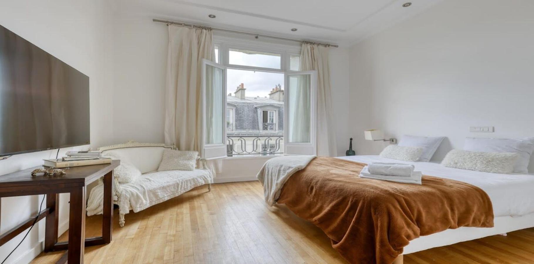 Renovated, Amazing & Huge Flat Of 200 Sqm 16