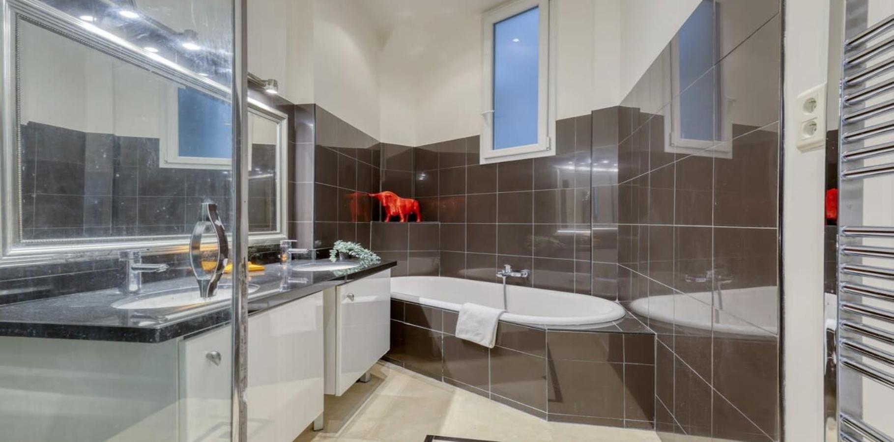 Renovated, Amazing & Huge Flat Of 200 Sqm 16 Paris