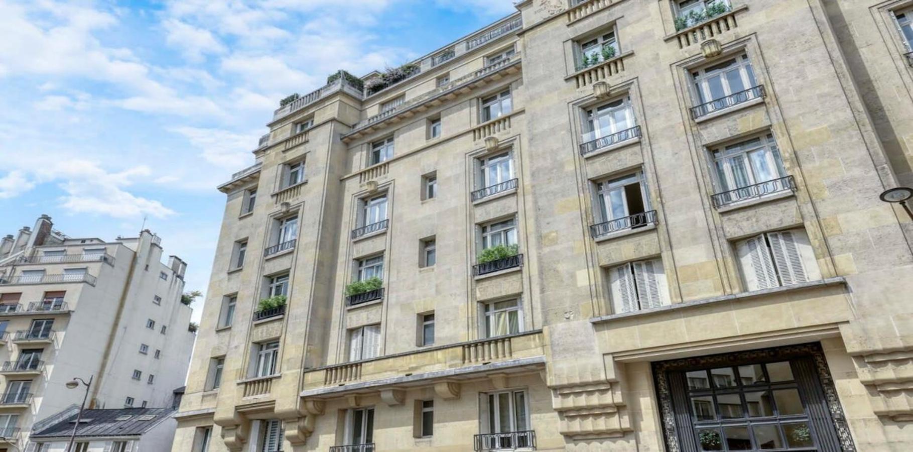 Renovated, Amazing & Huge Flat Of 200 Sqm 16 *