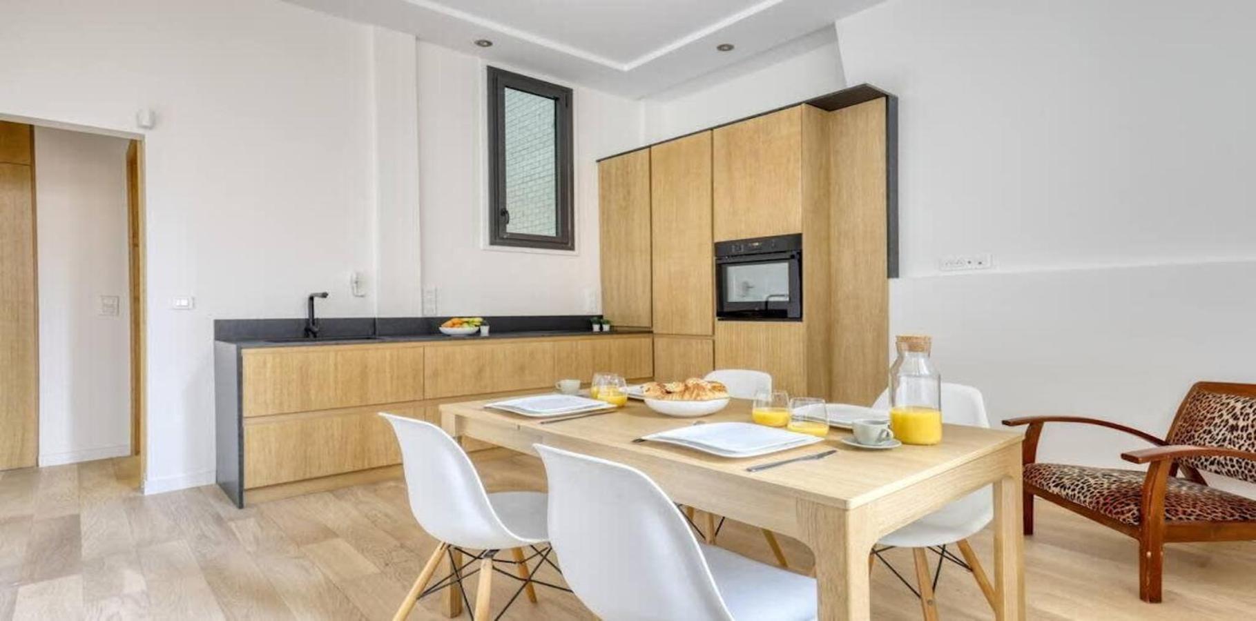 Apartment Renovated, Amazing & Huge Flat Of 200 Sqm 16