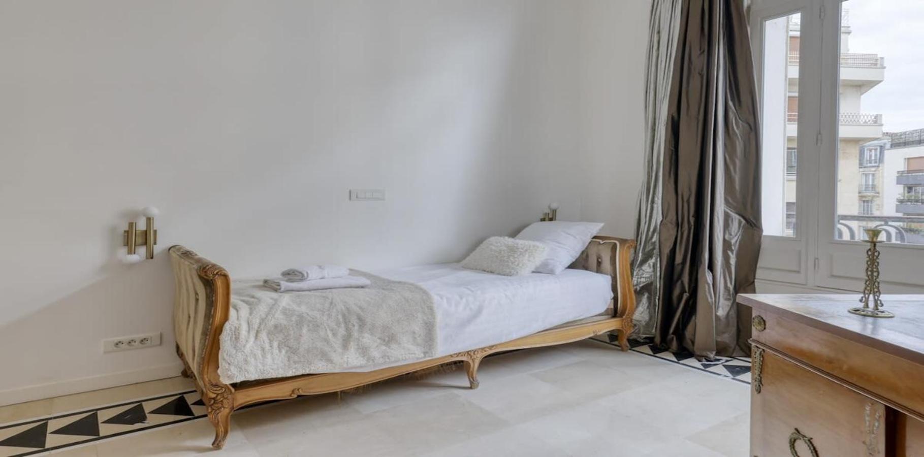 Renovated, Amazing & Huge Flat Of 200 Sqm 16 * Paris
