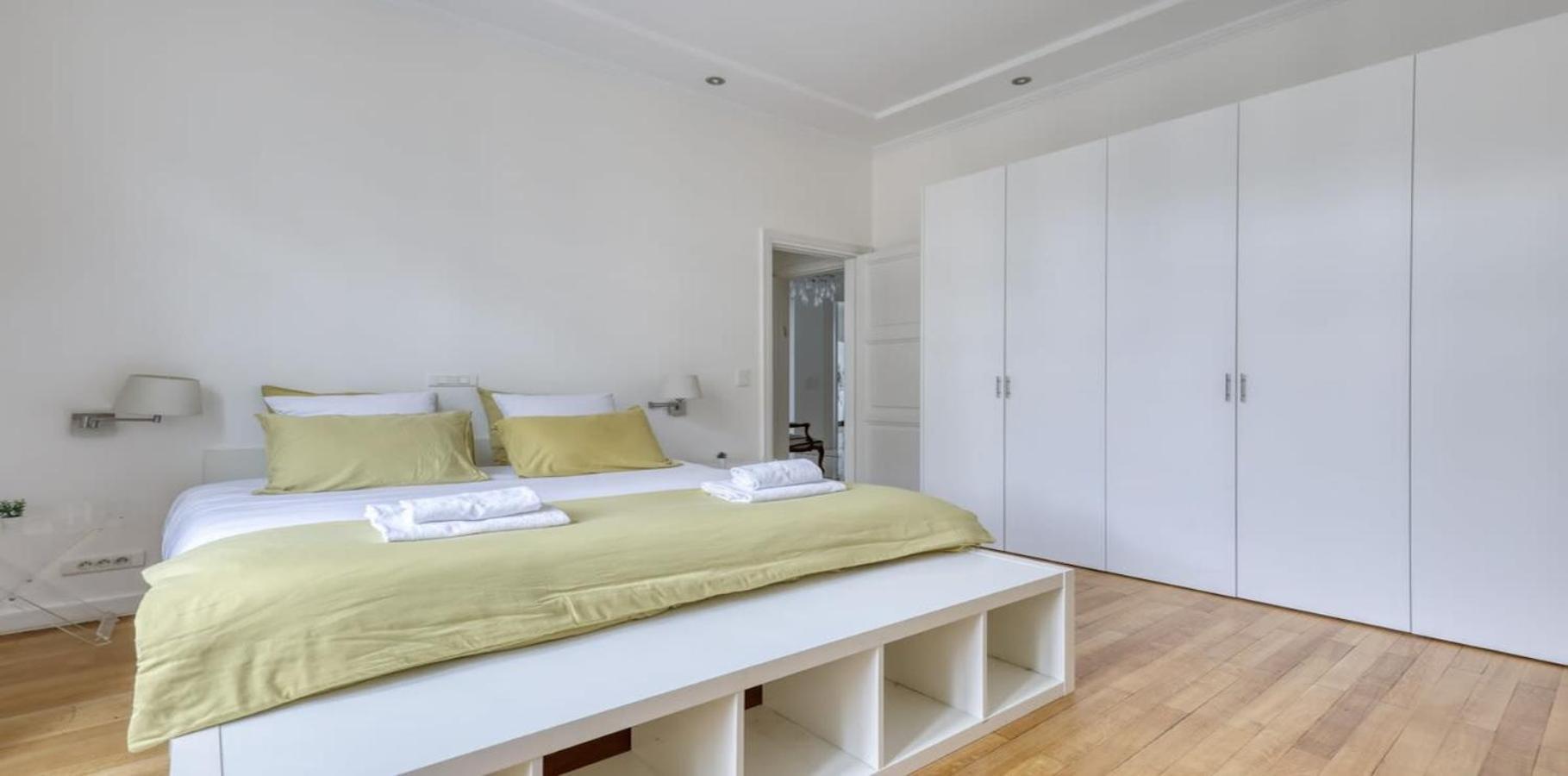 Apartment Renovated, Amazing & Huge Flat Of 200 Sqm 16