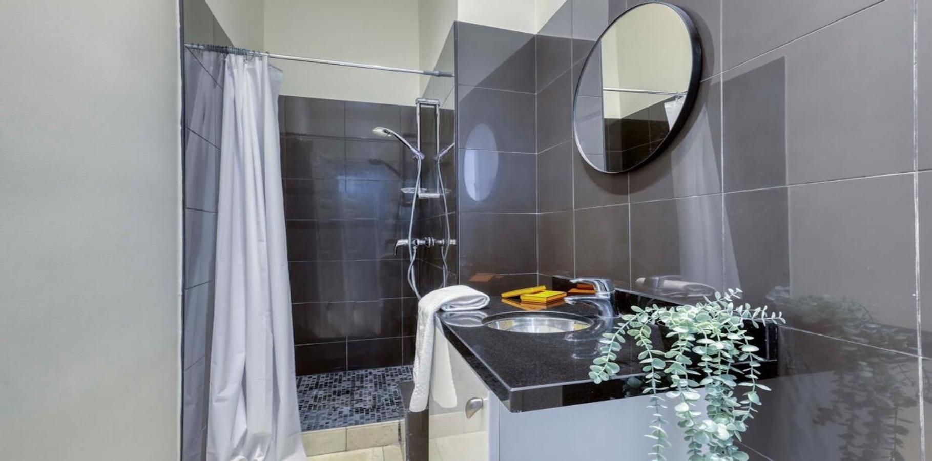 Renovated, Amazing & Huge Flat Of 200 Sqm 16 Apartment