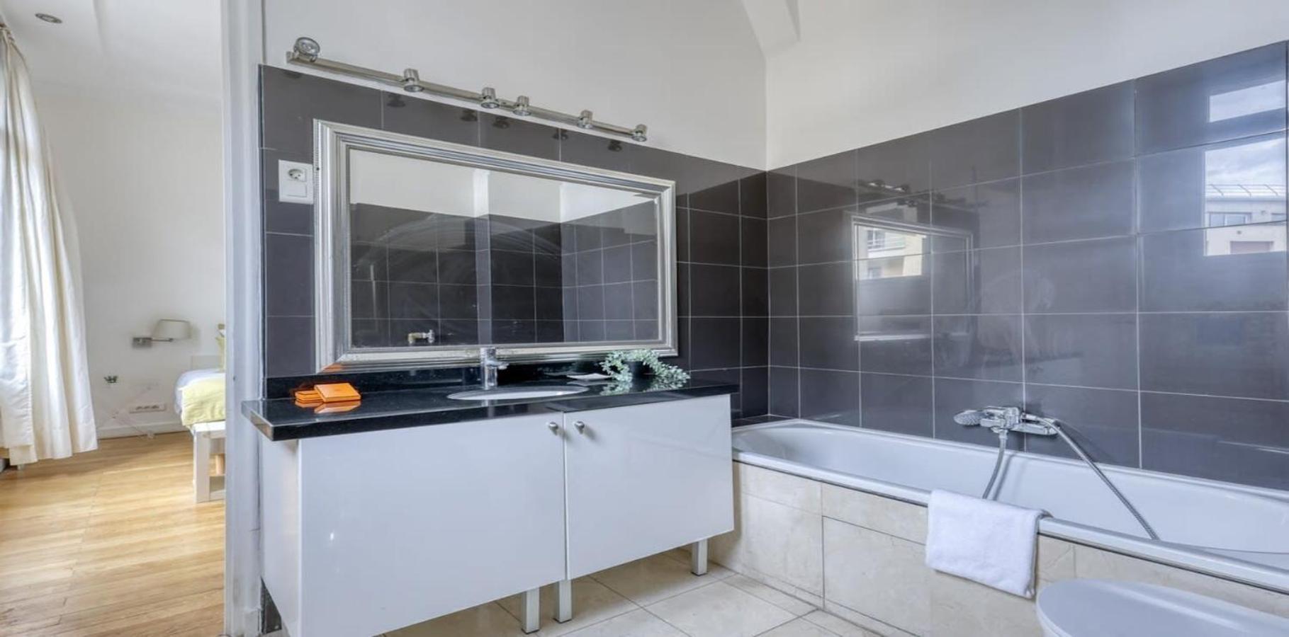 Renovated, Amazing & Huge Flat Of 200 Sqm 16 * Paris
