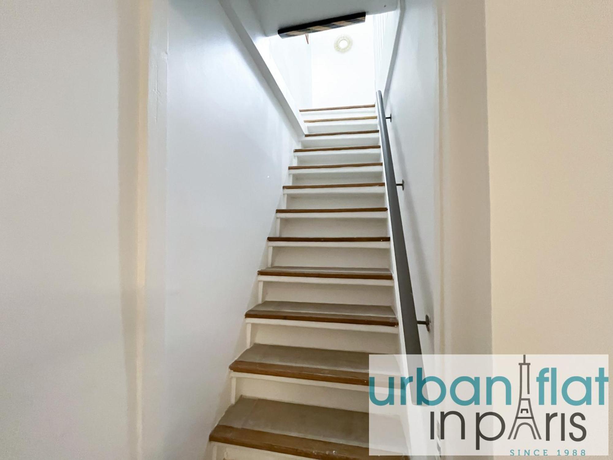 195 - Saint Denis Triplex Apartment Paris