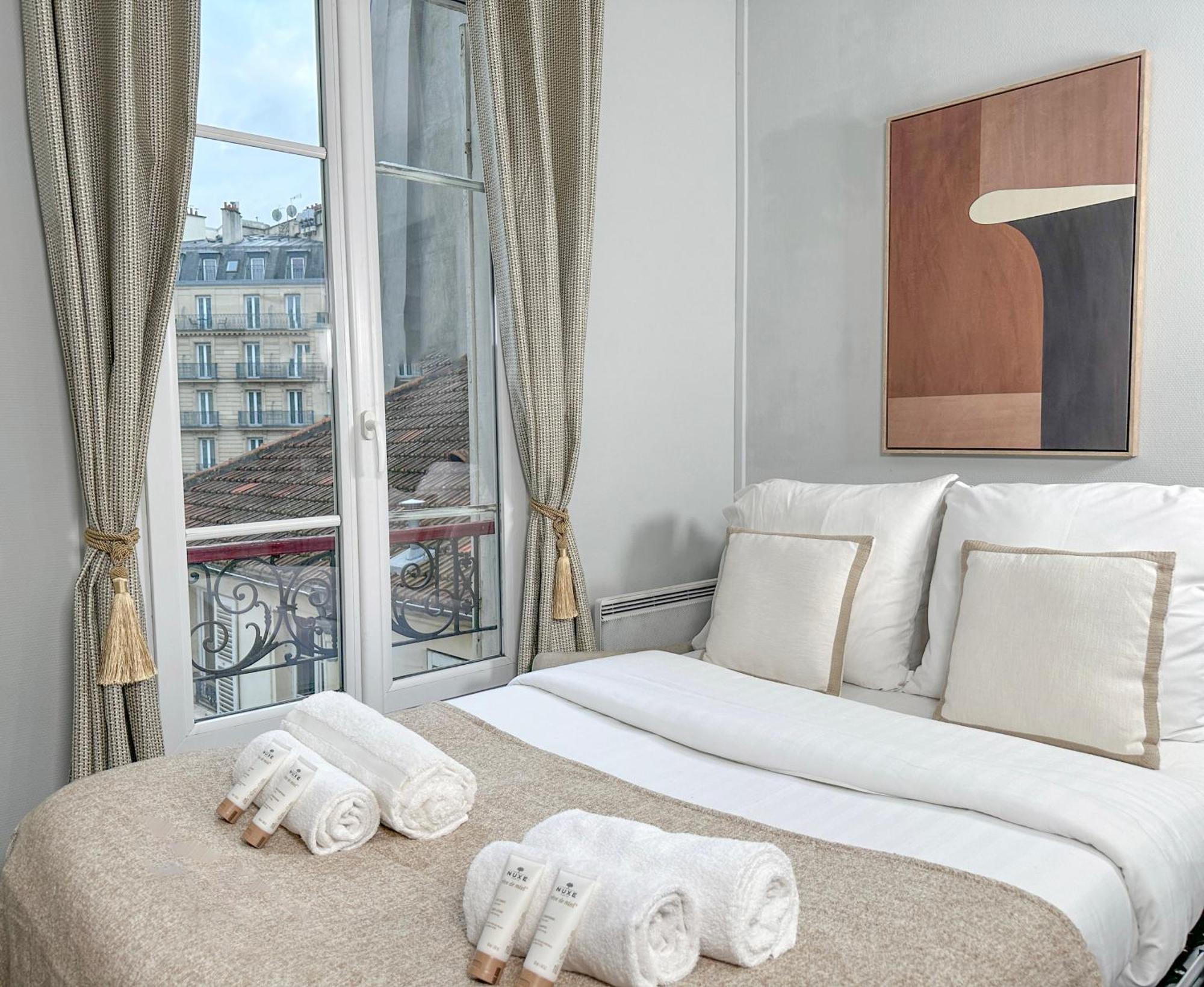 Stunning Near Eiffel Tower Apartment