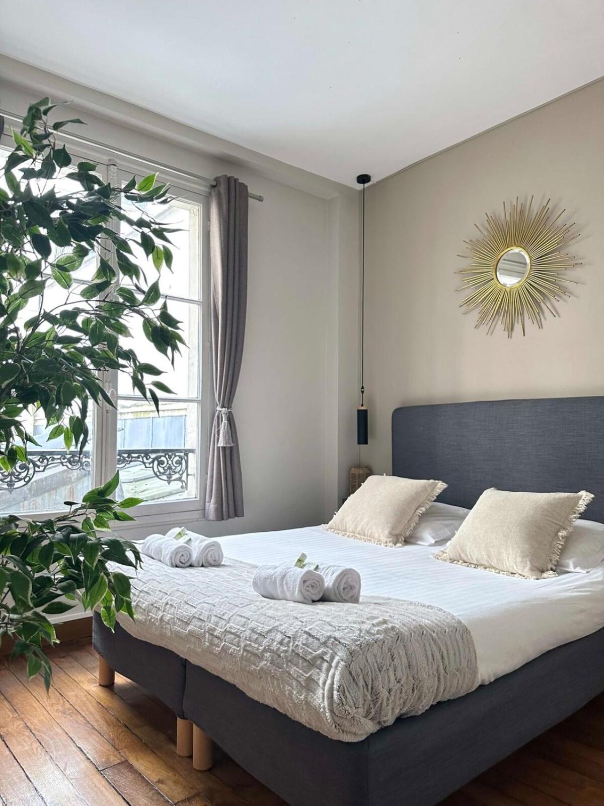 Quiet Retreat In Le Marais Apartment *