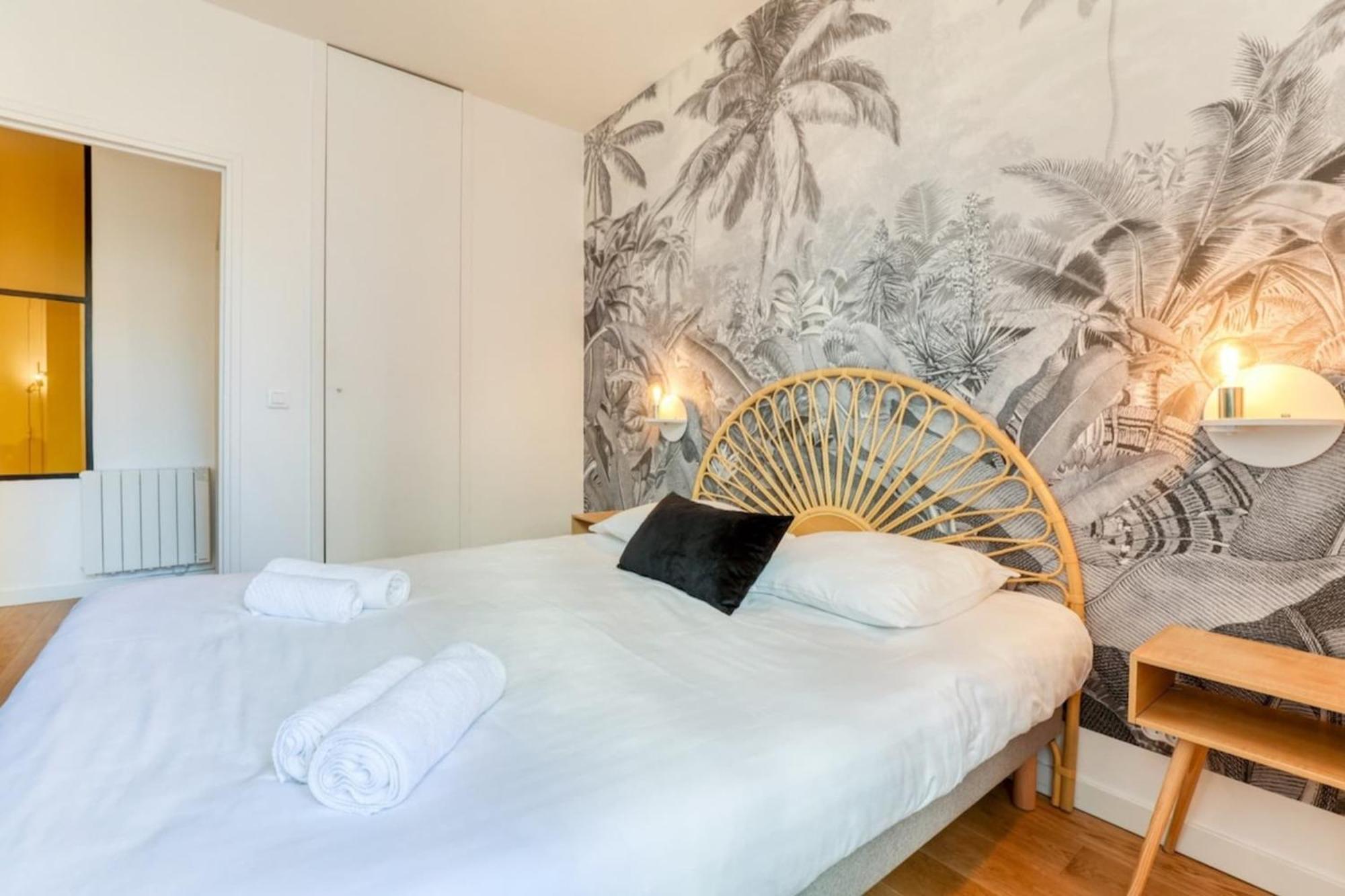 Pink Design 2bdr Flat In The Heart Of Bastille Paris