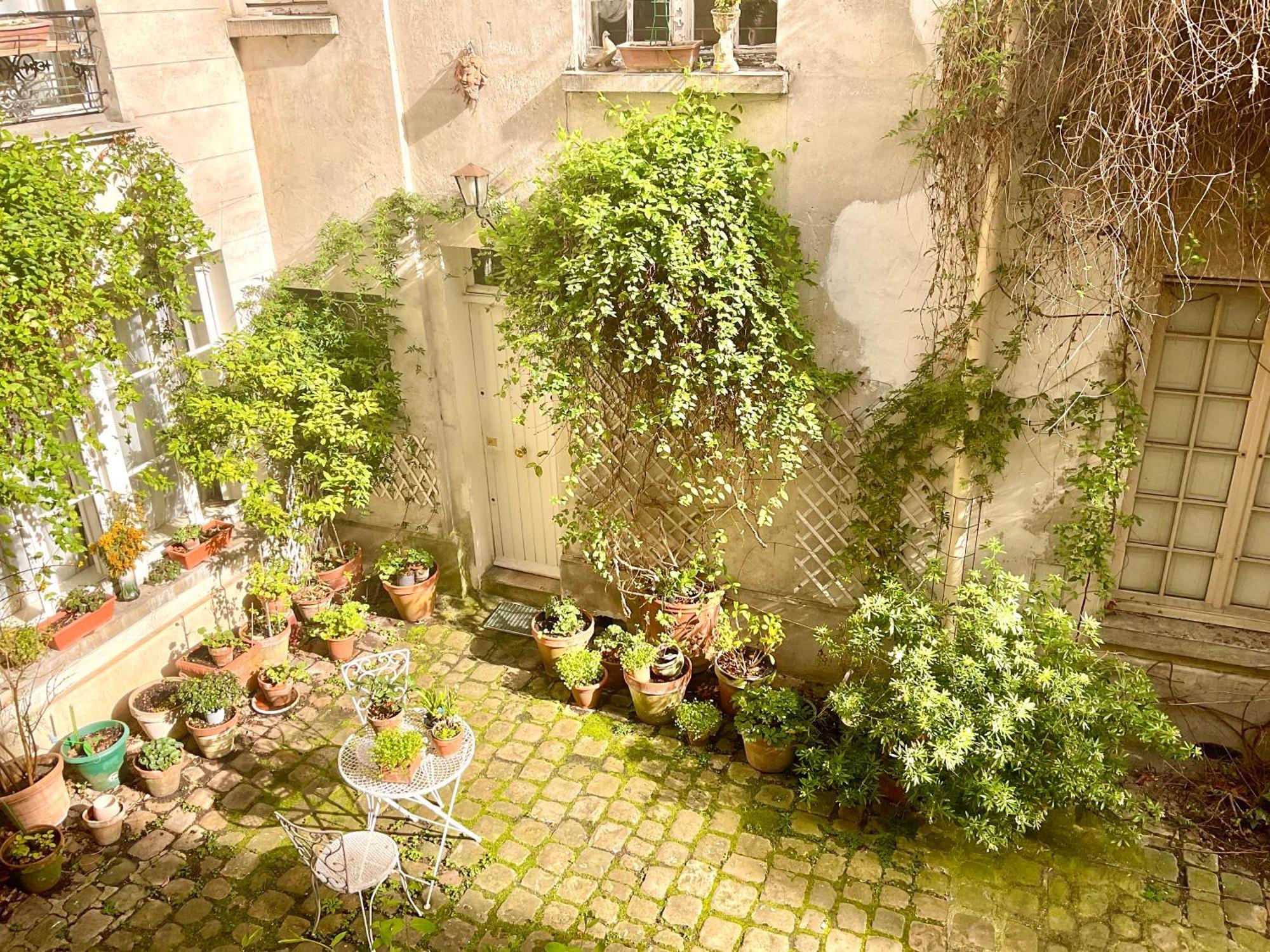 Bel Ancien Sur Cour Verdoyante Apartment