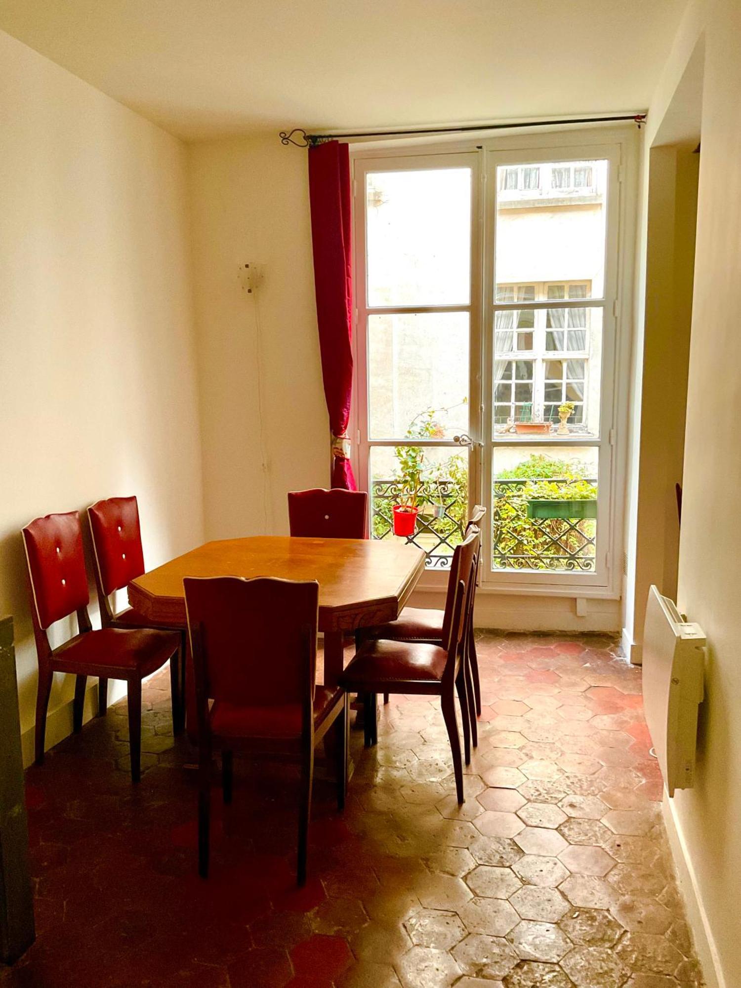 Bel Ancien Sur Cour Verdoyante Apartment Paris