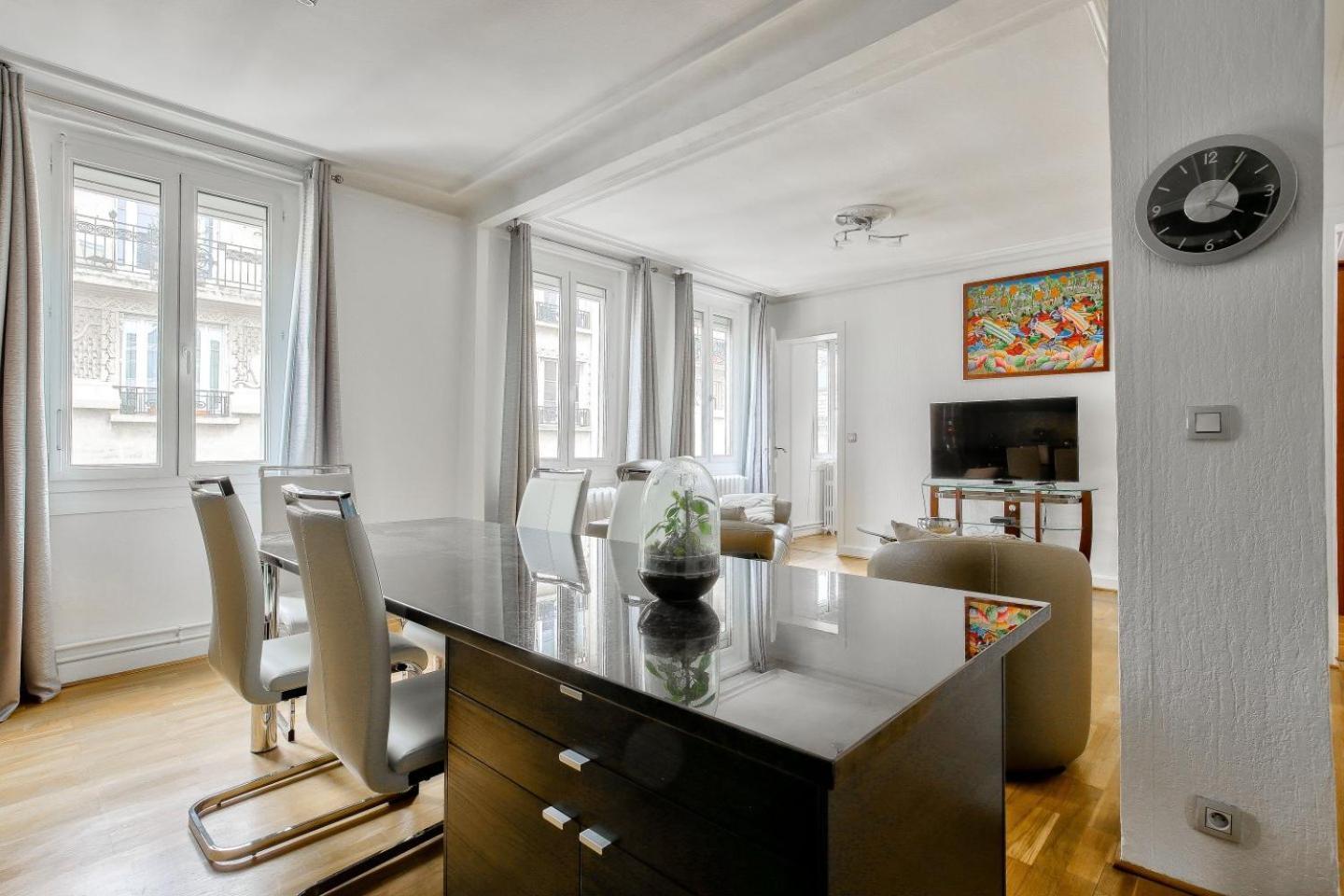 Apartment Au Coeur Du 17eme *