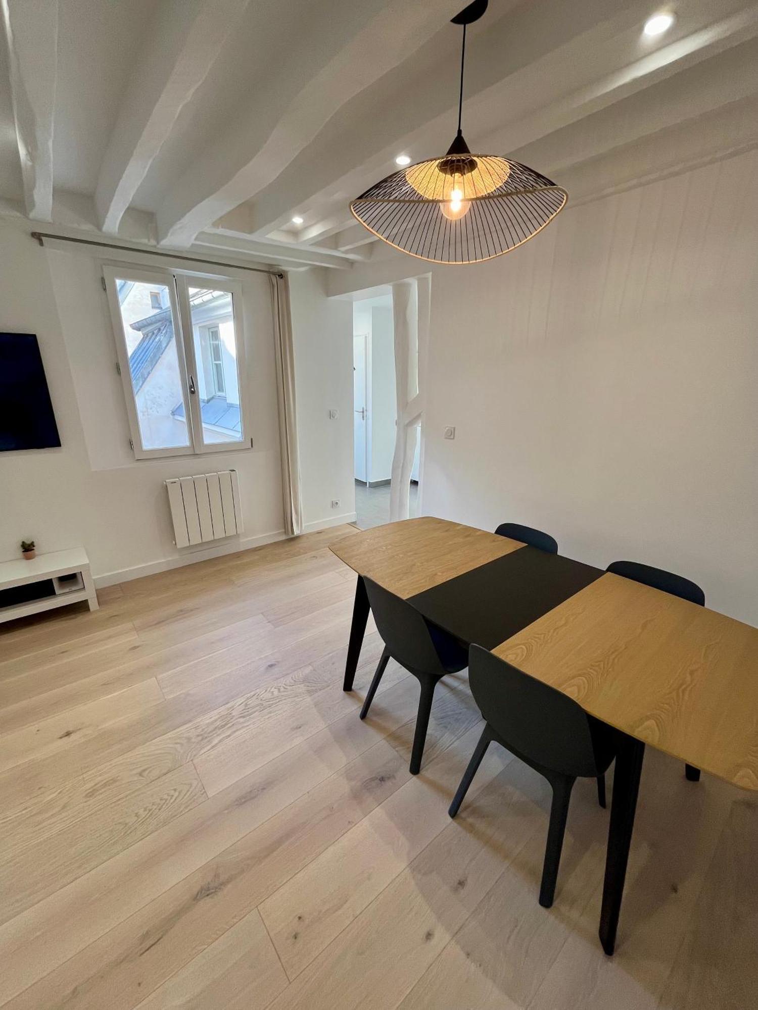 Au Coeur De Pres Du Louvre Appartement Paris