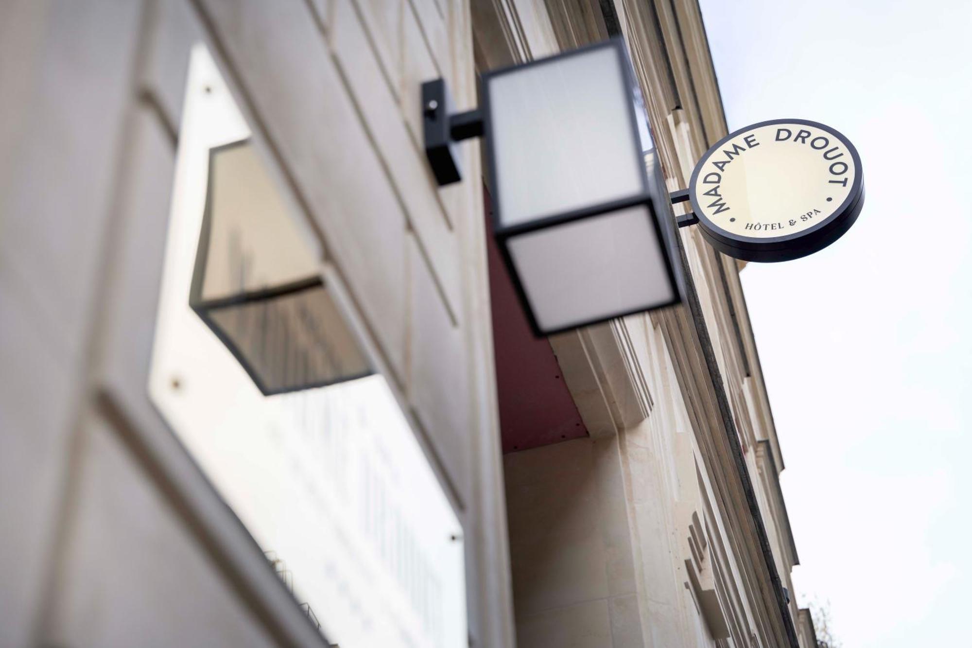 Madame Drouot & - Opera 4*