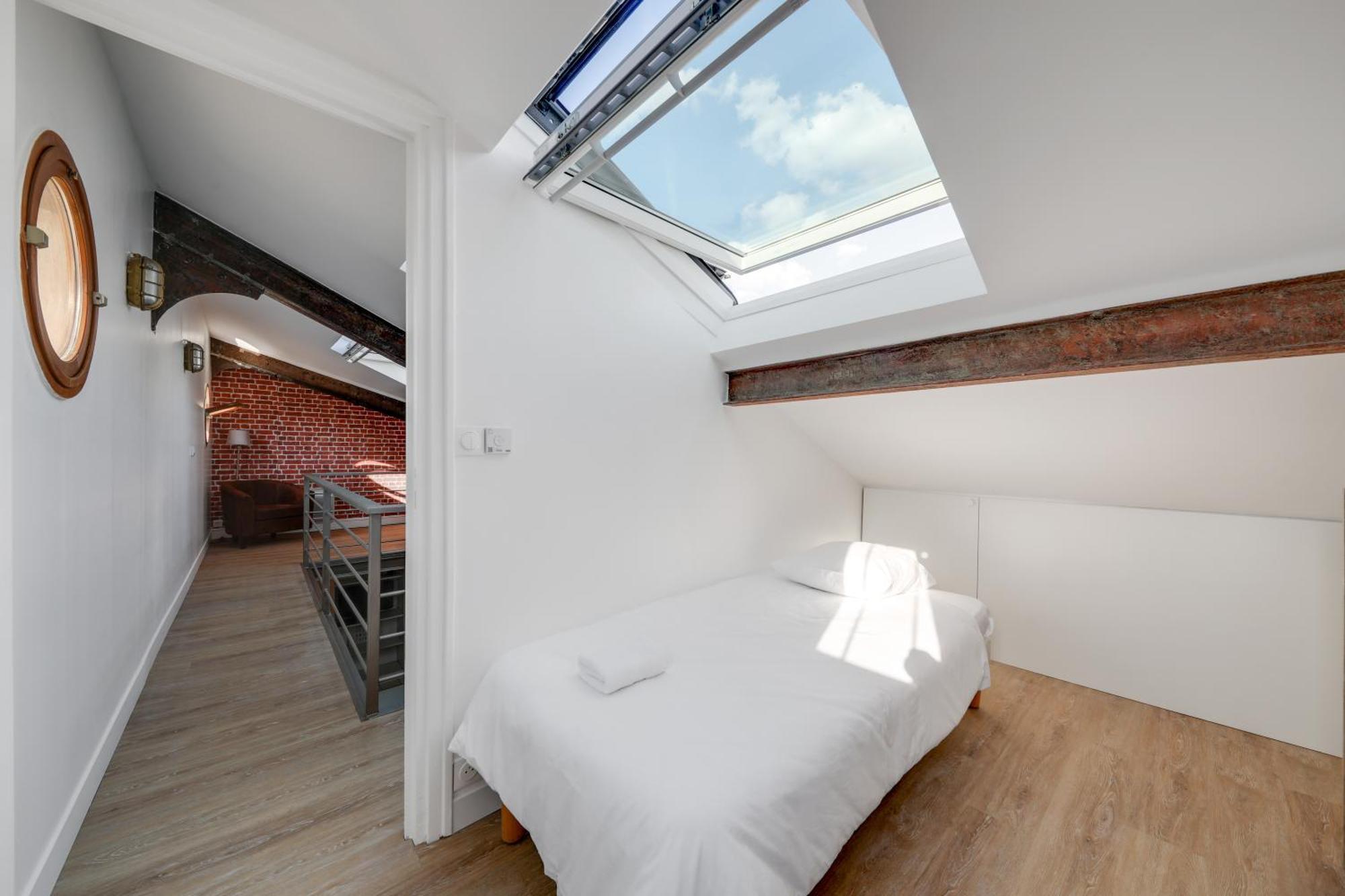 Large Luxury Loft For 6 People By Weekome Apartment
