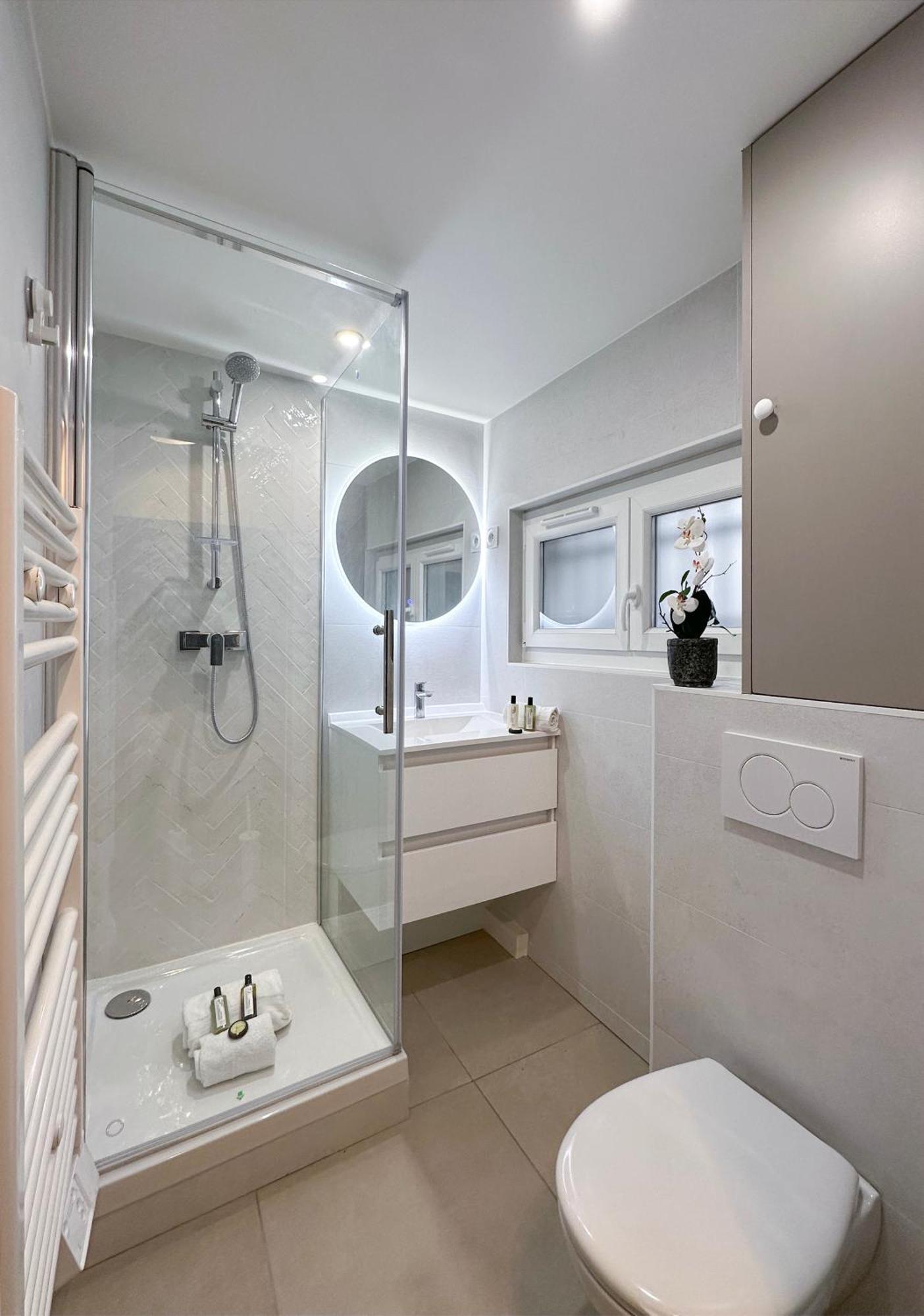Brand New Near La Madeleine ! Apartment