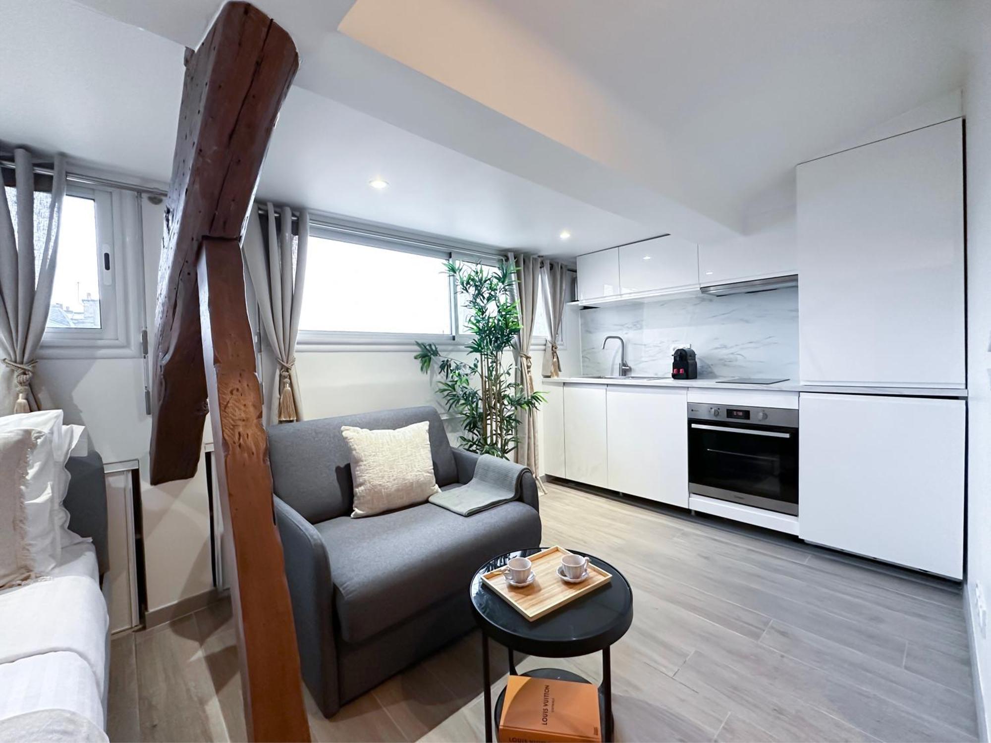 Brand New Near La Madeleine ! Apartment