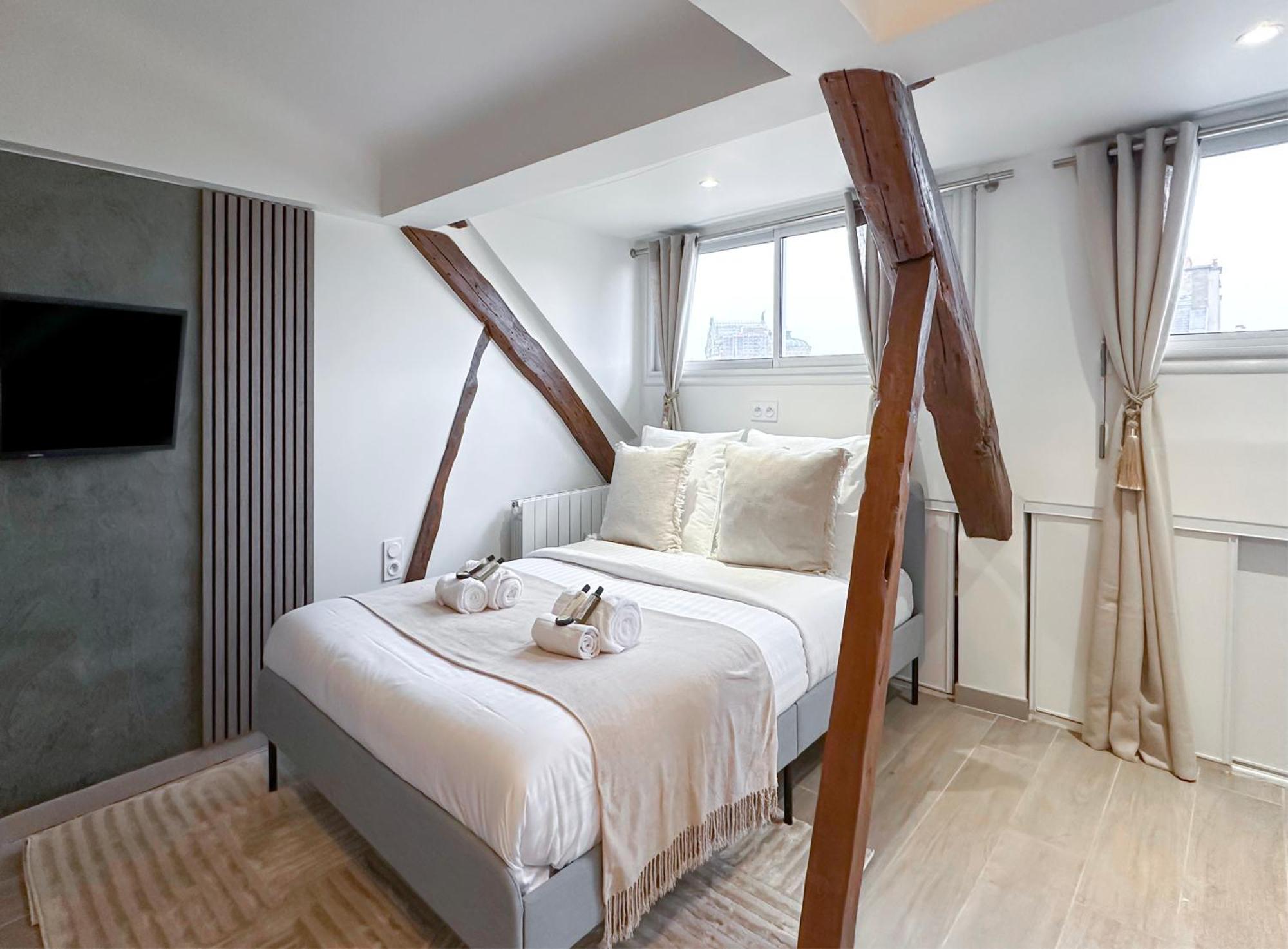 Apartment Brand New Near La Madeleine !