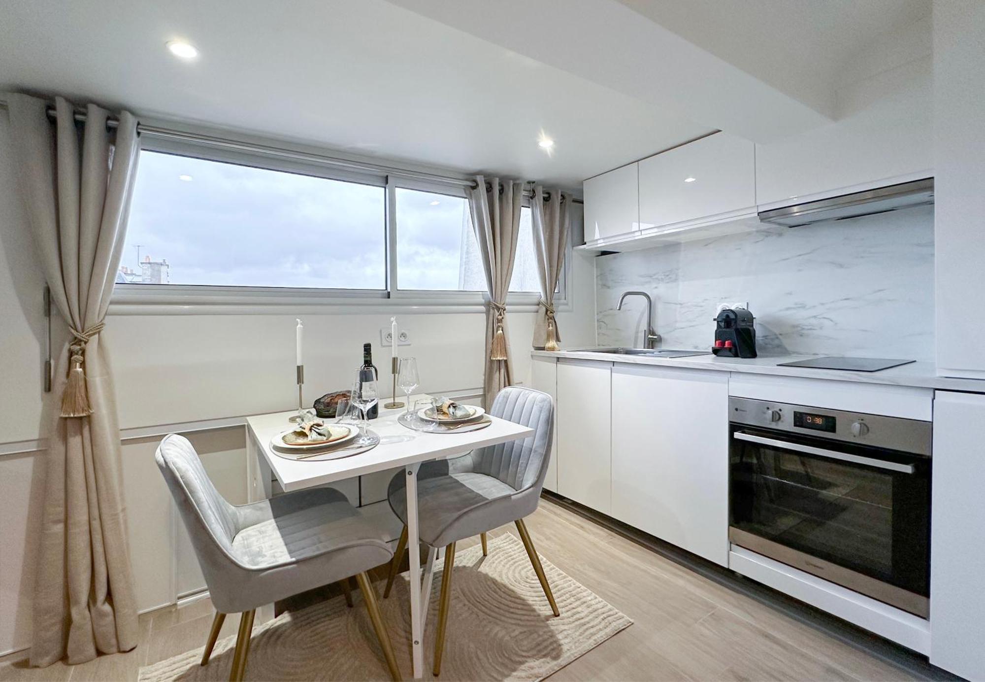 Brand New Near La Madeleine ! Apartment *