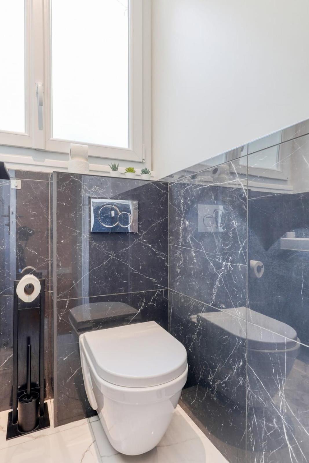 Blue Design 2bdr Flat In The Heart Of Bastille Paris