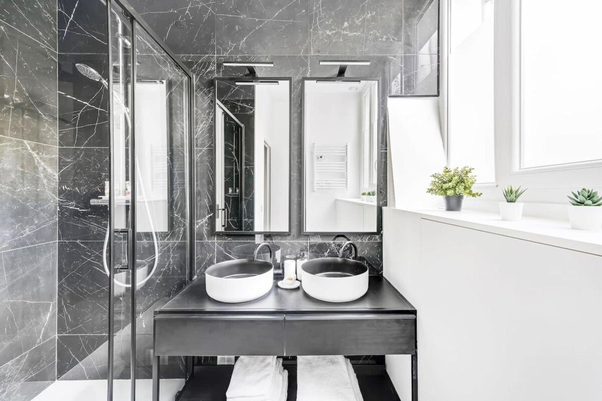 Blue Design 2bdr Flat In The Heart Of Bastille Apartment Paris