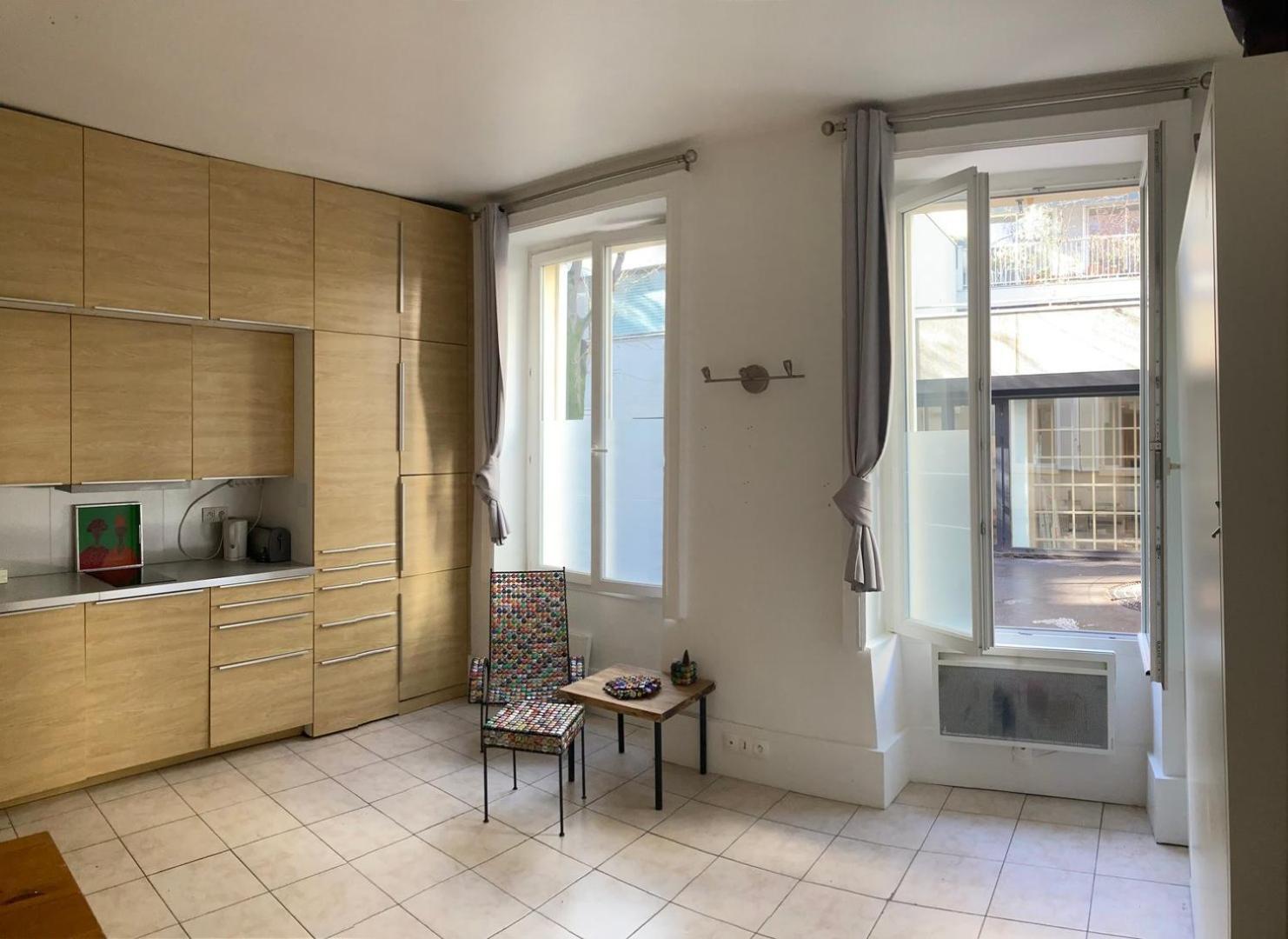 Intimate Near Republique Apartment Paris