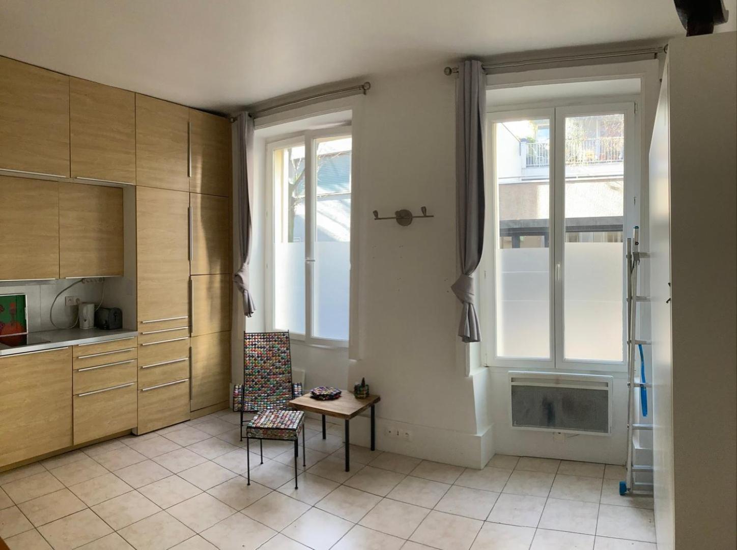 Intimate Near Republique Apartment Paris