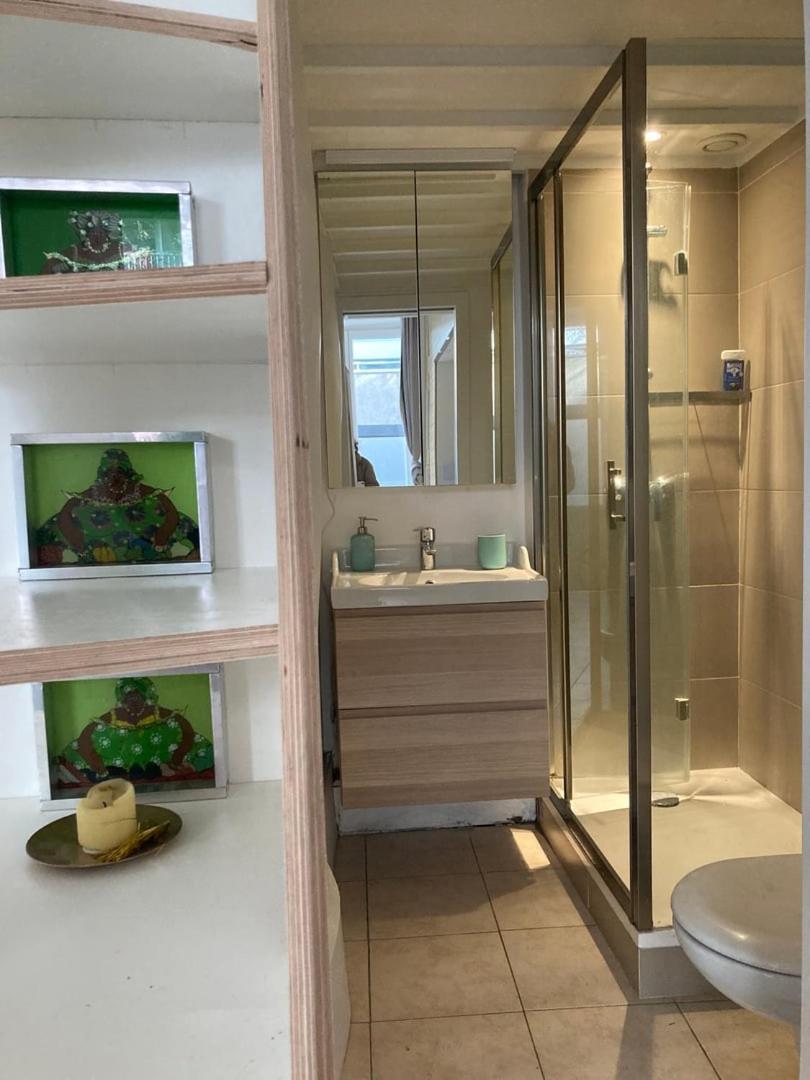 Intimate Near Republique Apartment *