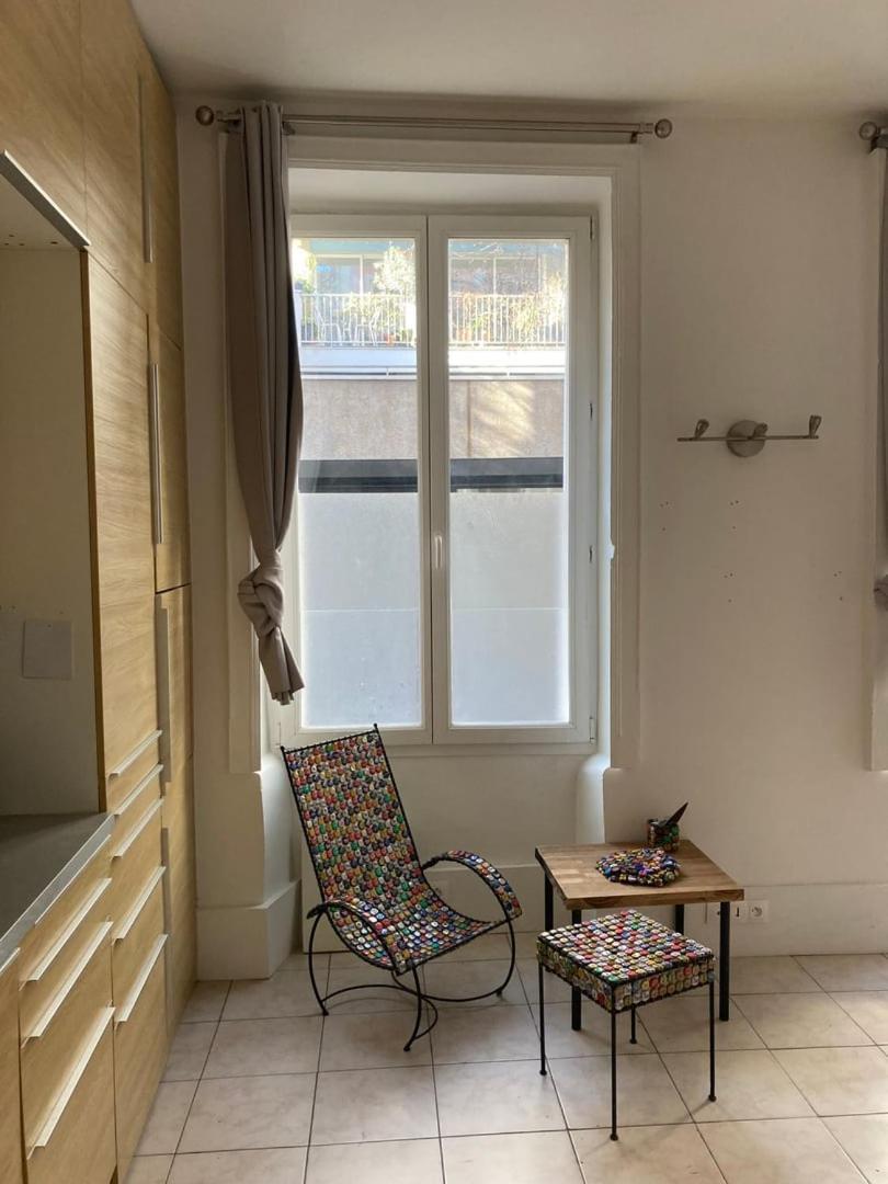 Intimate Near Republique * Paris