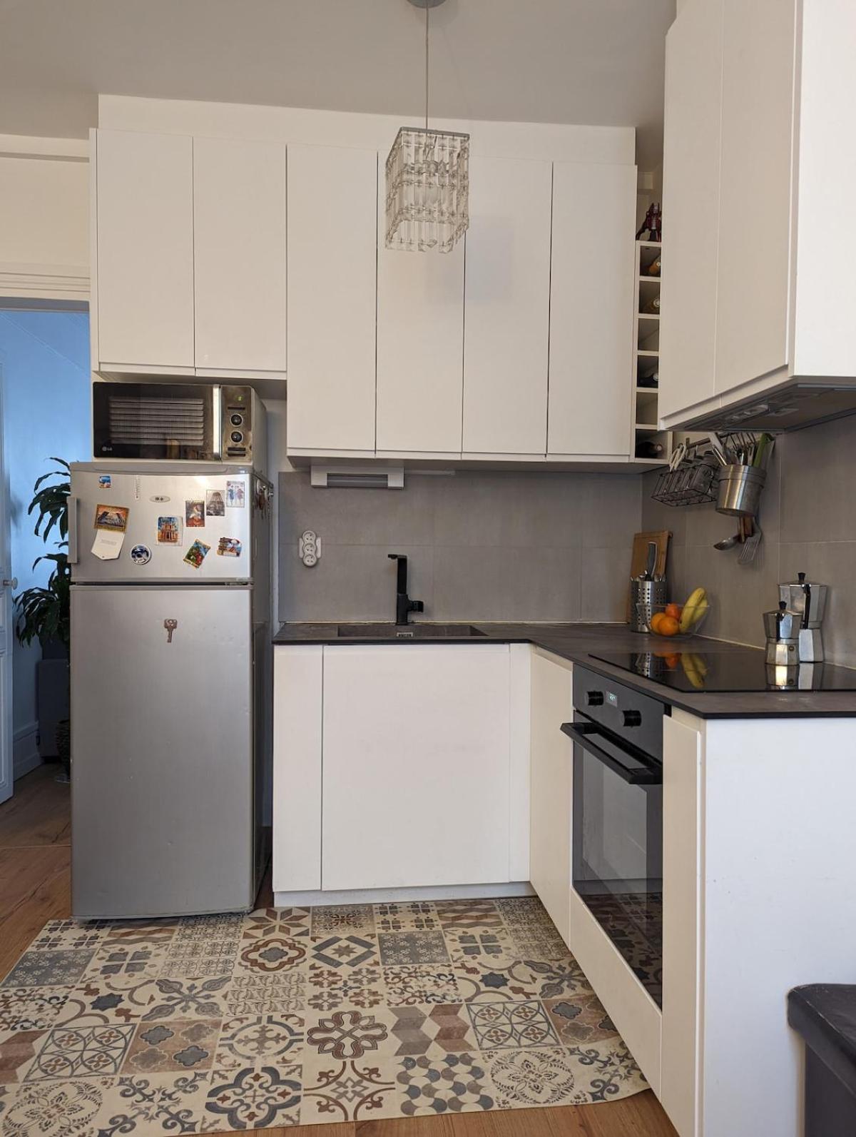 And Cozy Parisian Apartment